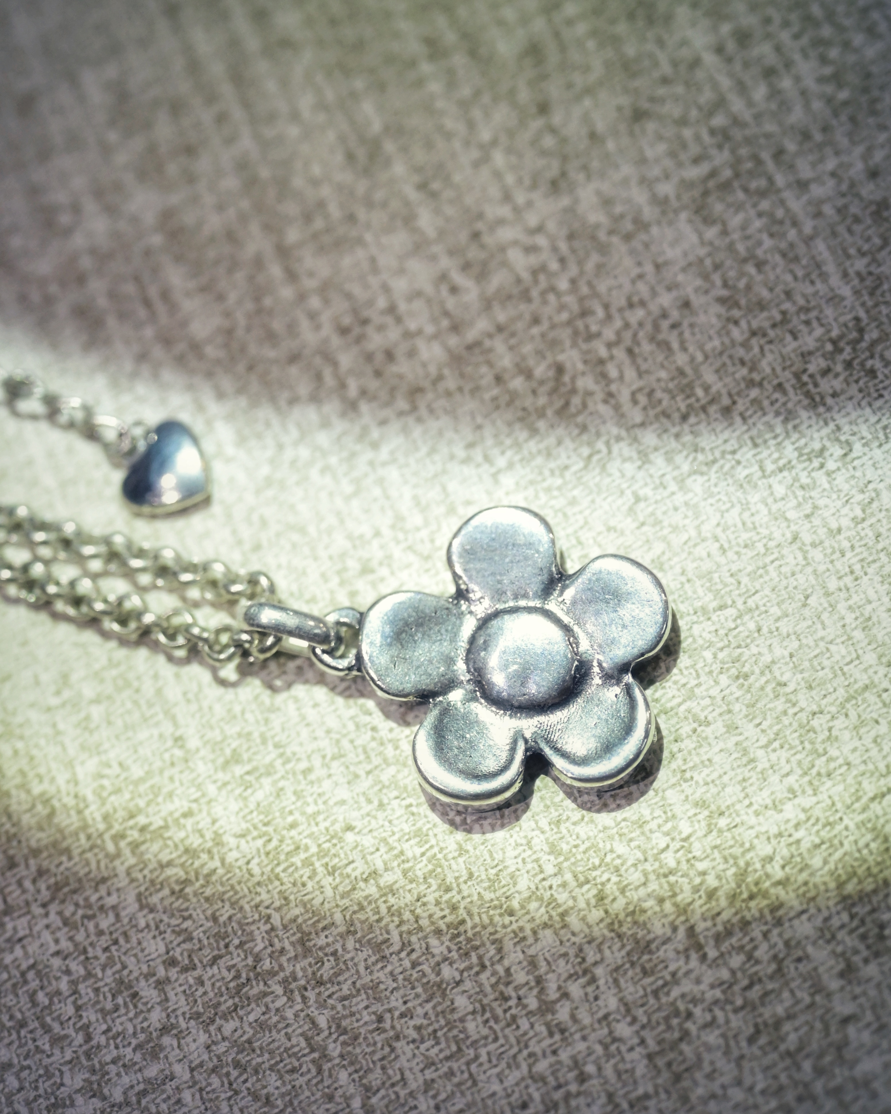 Otro Accesorio 造舊銀花頸鍊