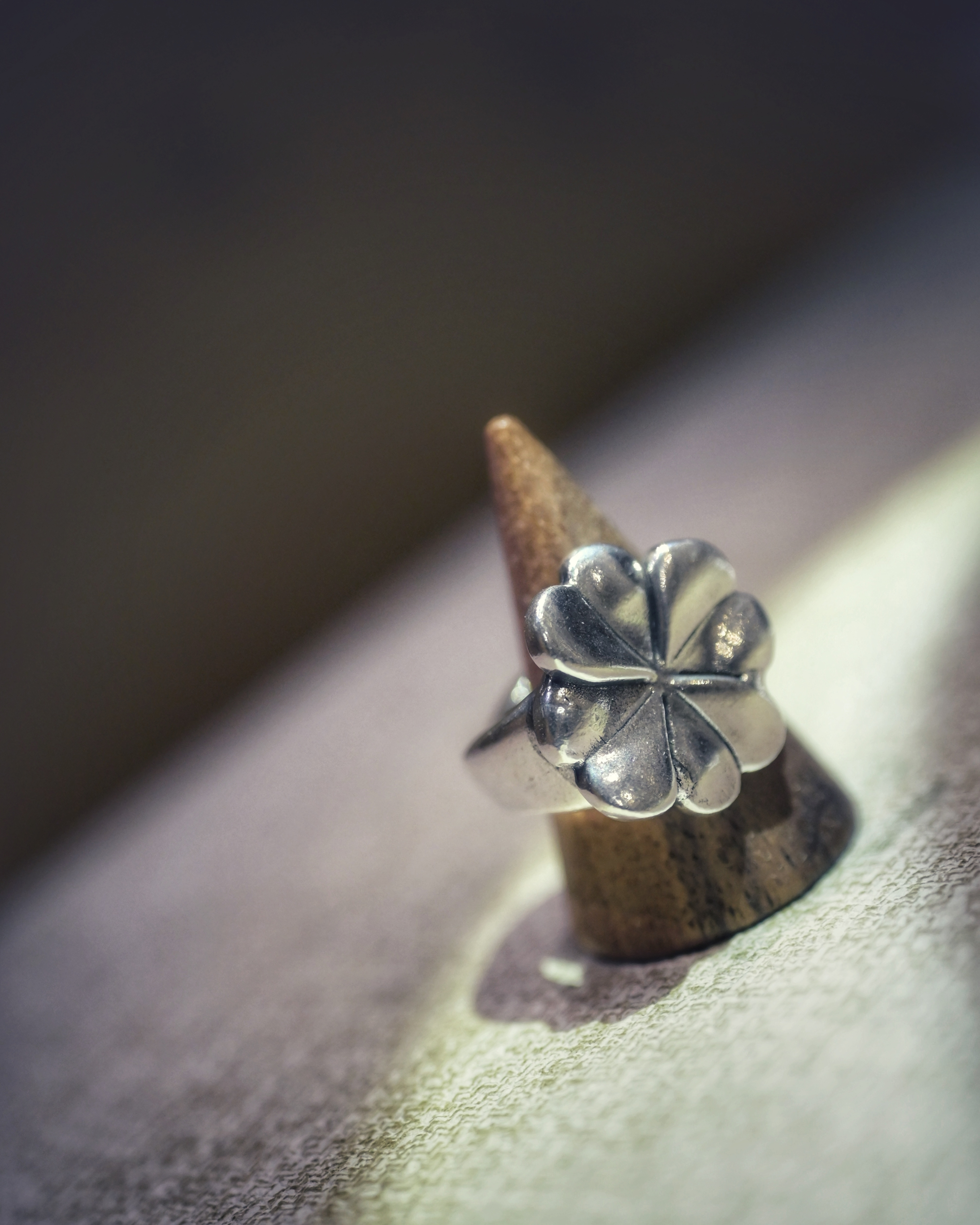 Otro Accesorio 造舊銀花戒指