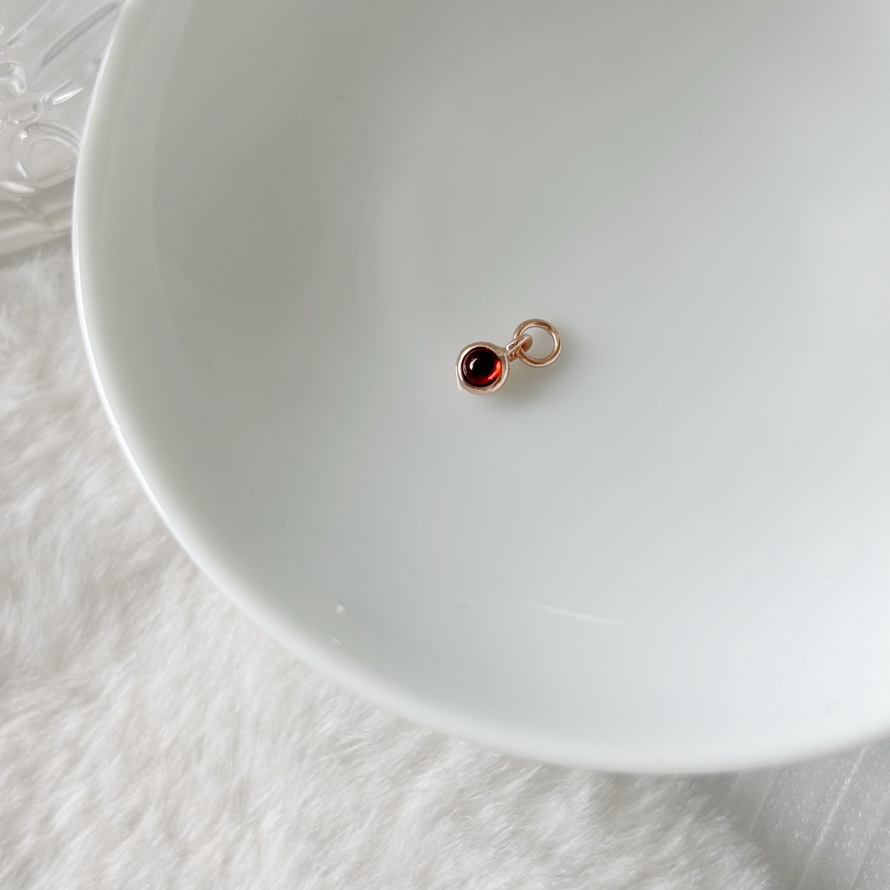 光面小圓石榴石耳墜