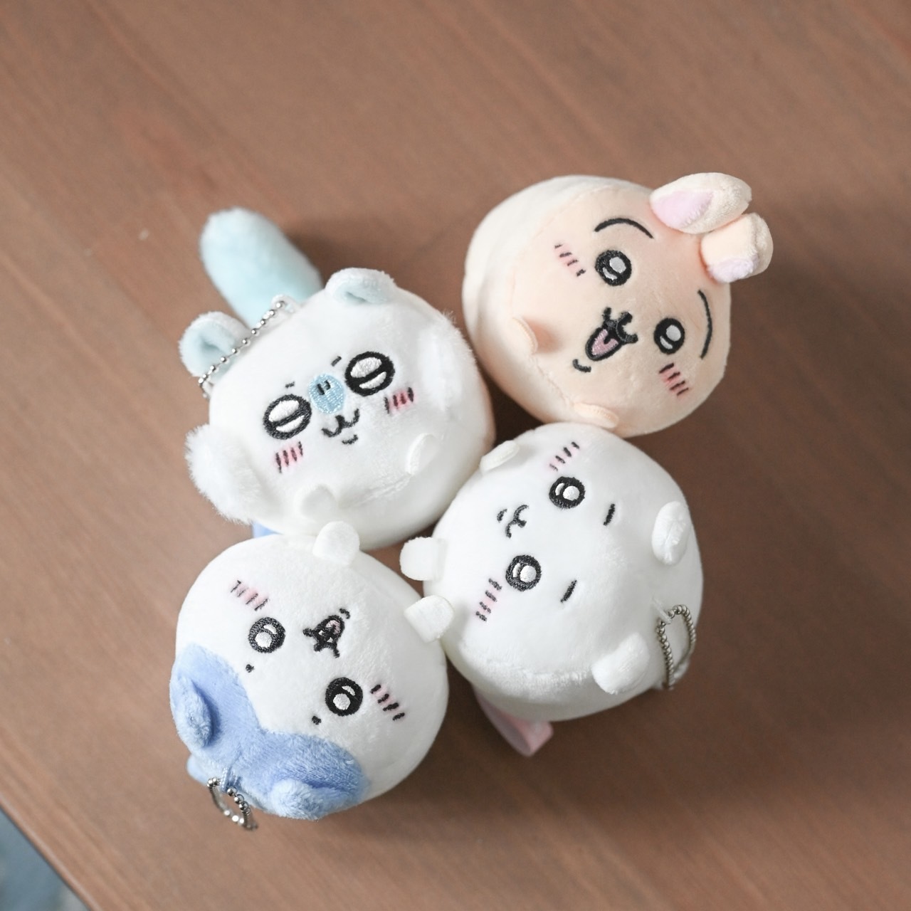 iSNEAKERS｜日本Chiikawa吉伊卡哇 圓滾滾 趴姿 吊飾 鑰匙圈