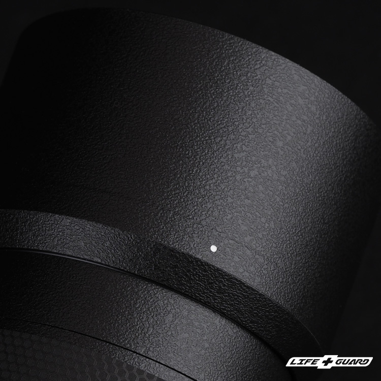 黑色砂紋貼膜質感特寫，LIFE+GUARD 設計風格