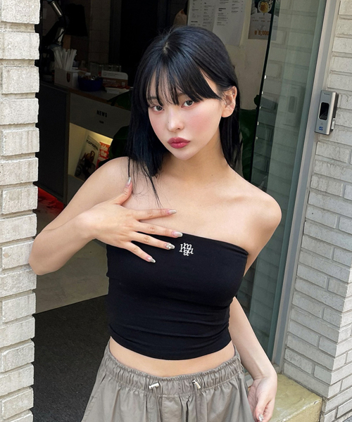 Muah Muah 刺繡小Logo平口背心 短版 上衣 黑色 白色/預購