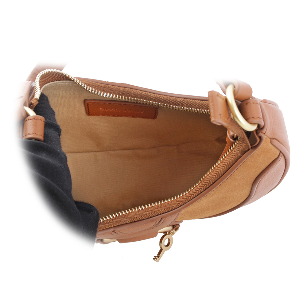 【SEE BY CHLOE】Hana 牛皮拼麂皮半月肩背包(焦糖色) CHS24USC17417 242