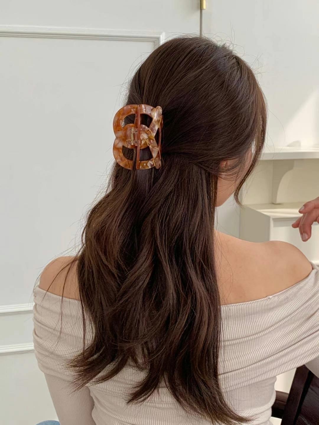 ♥︎🥨 Pretzel Hairclip  *Special Price*