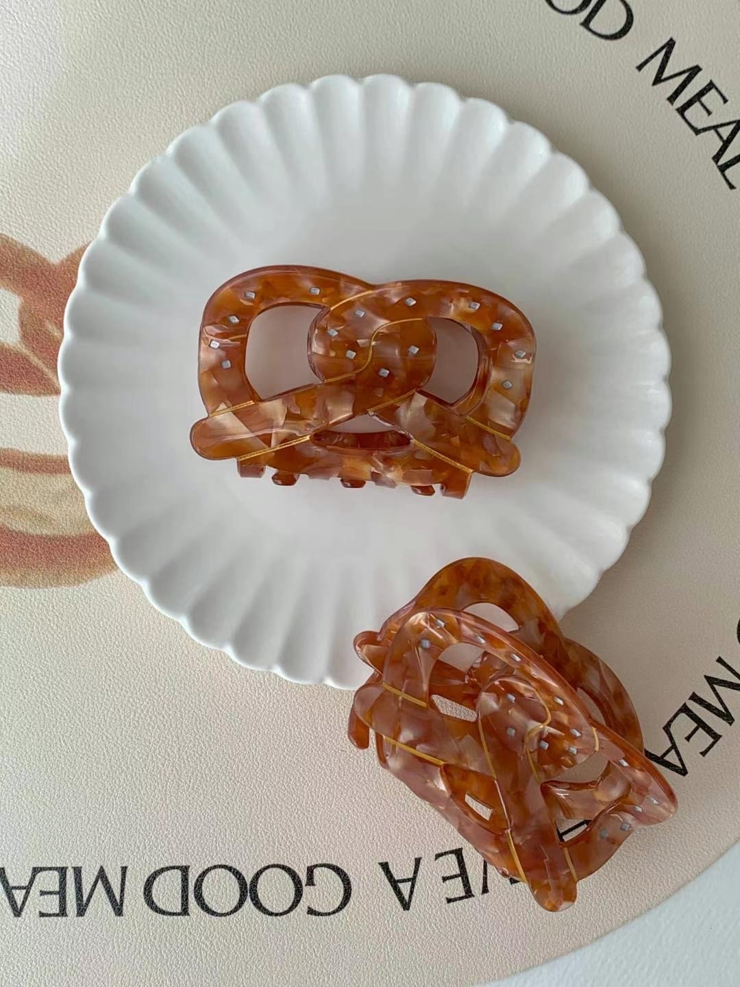 ♥︎🥨 Pretzel Hairclip  *Special Price*