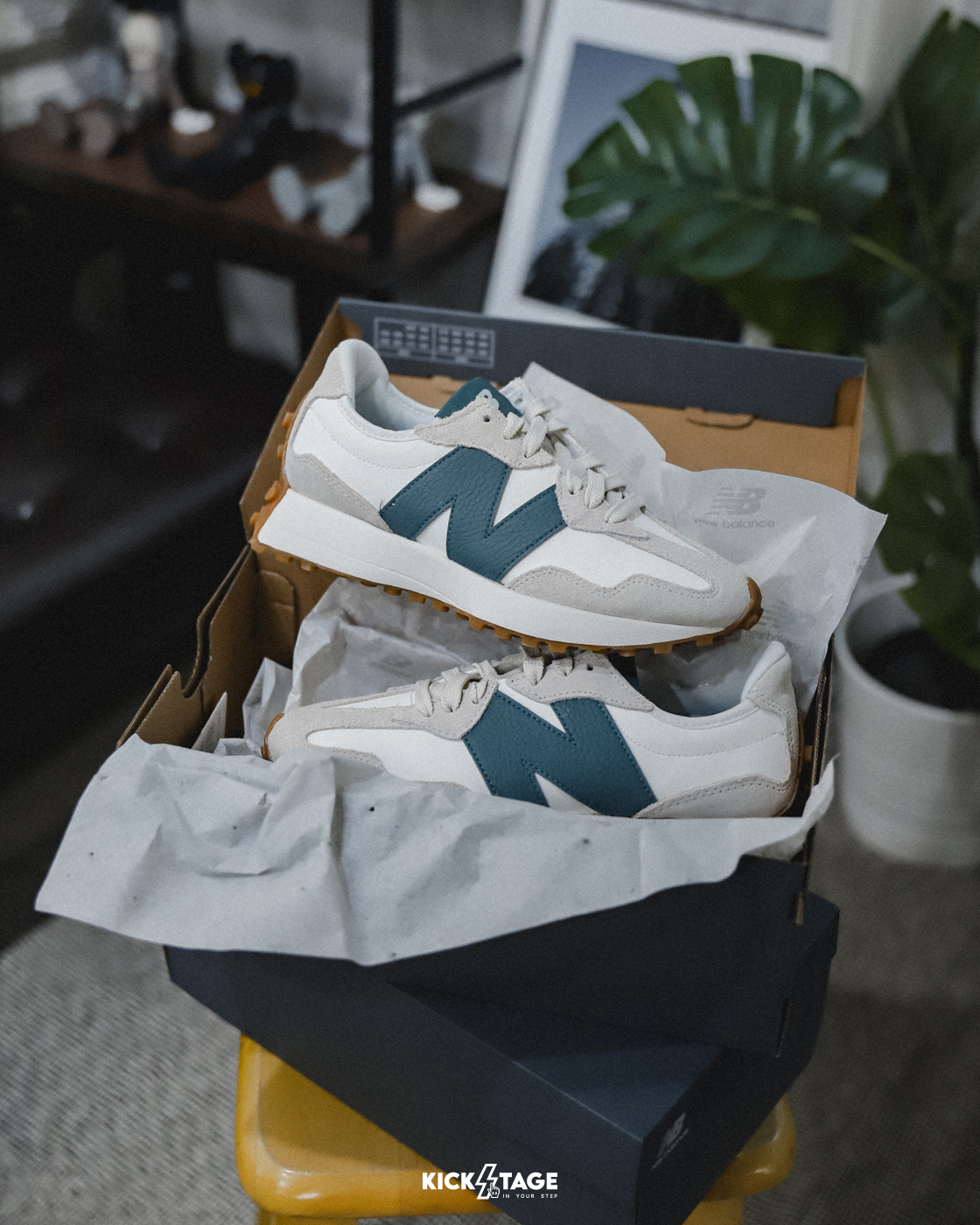 <特價，不退換>NEW BALANCE 327 MOONBEAM NEW SPRUCE 月亮灰 亮綠 麂皮 大N 拼接 休閒鞋【WS327GA】NB327