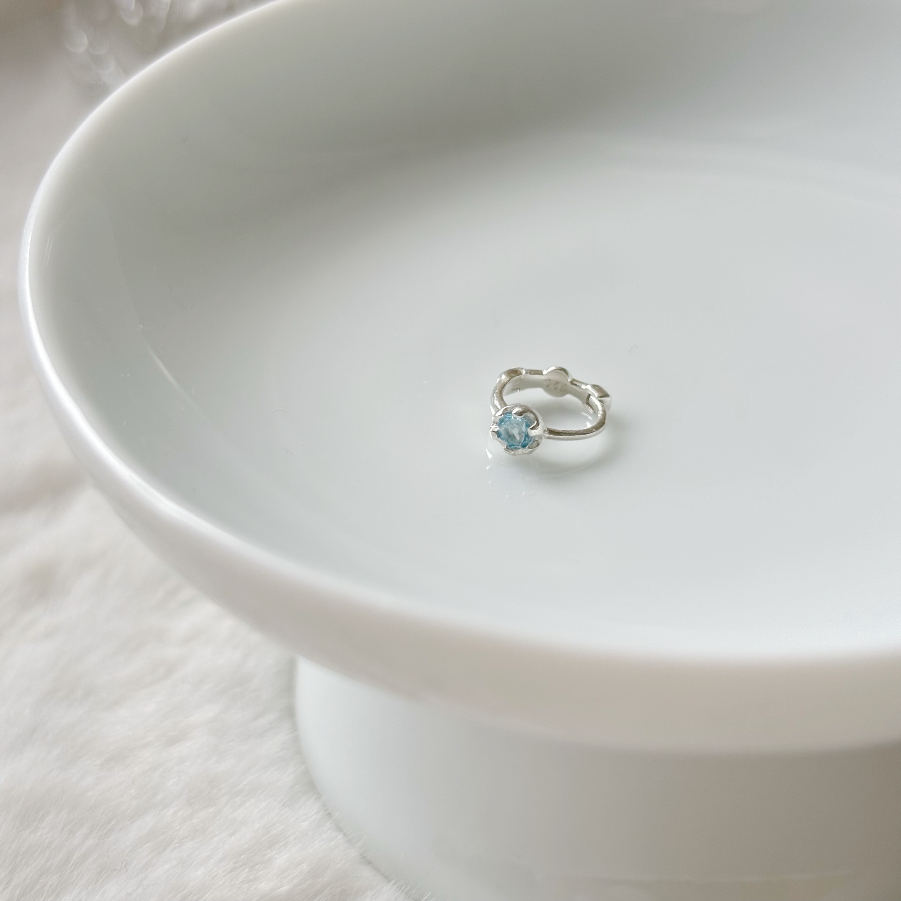 小花六爪托帕石耳骨圈