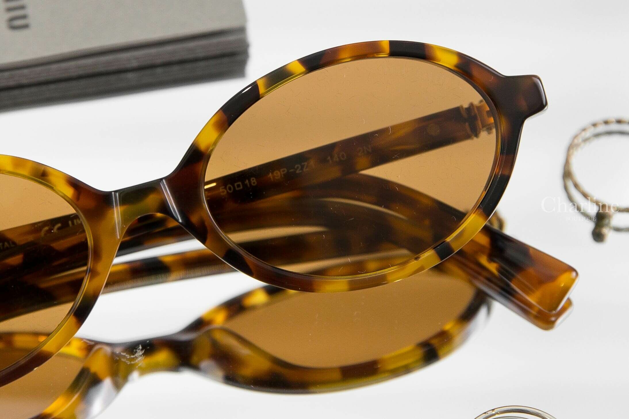 Miu Miu Miu Regard Sunglasses 琥珀色橢圓框側邊金色字母太陽眼鏡