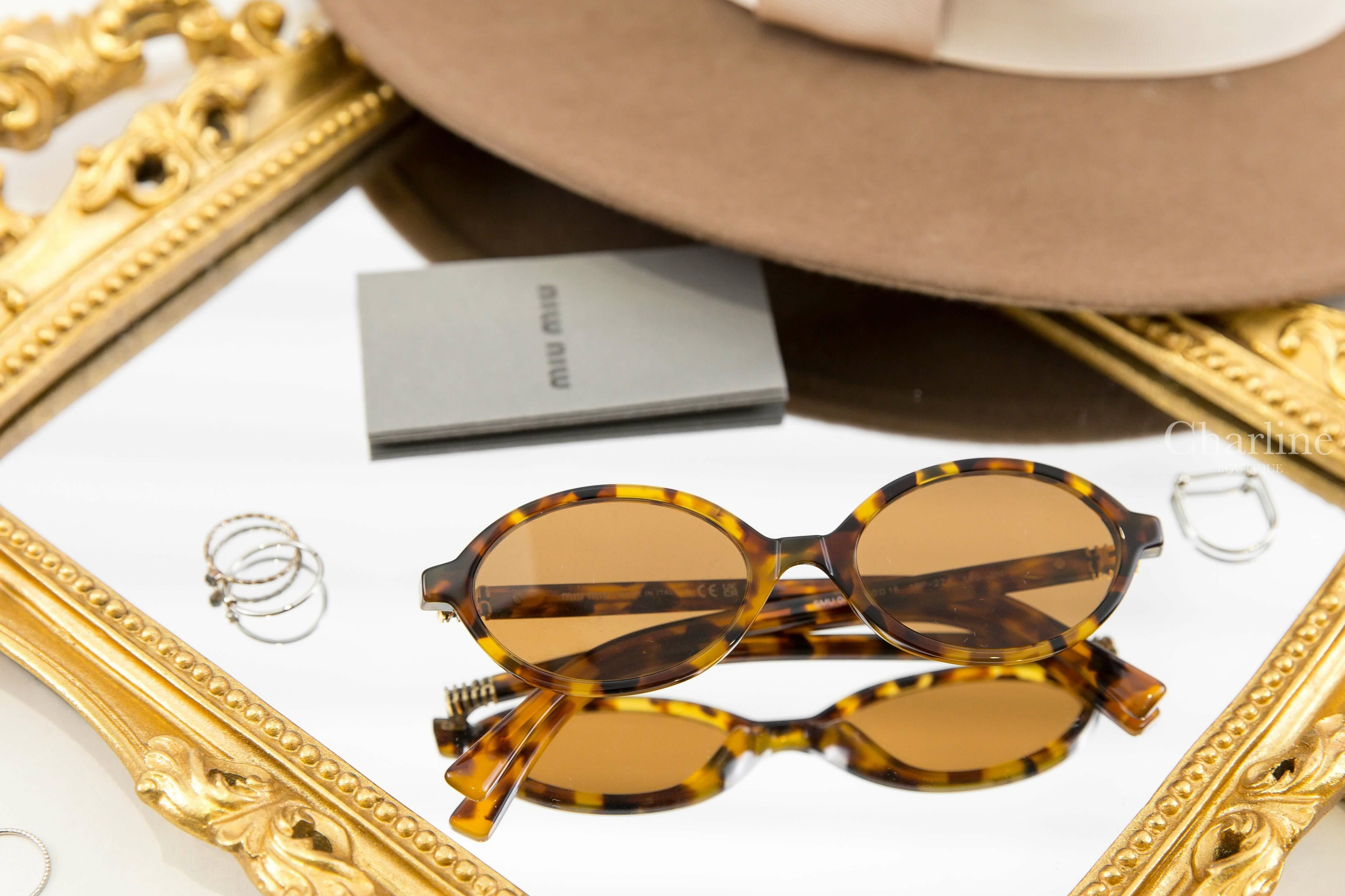 Miu Miu Miu Regard Sunglasses 琥珀色橢圓框側邊金色字母太陽眼鏡-Charline Boutique 精品代購