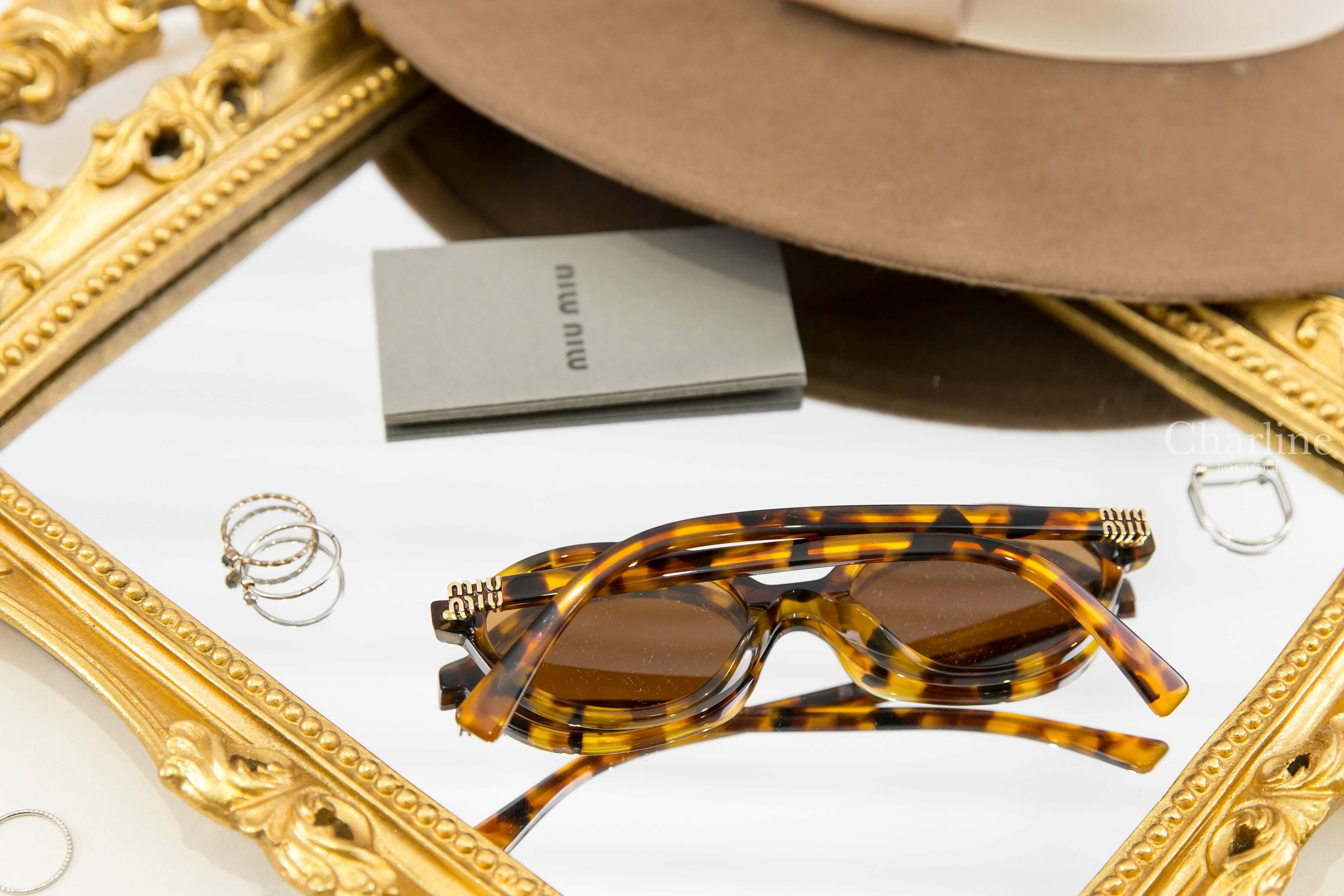 Miu Miu Miu Regard Sunglasses 琥珀色橢圓框側邊金色字母太陽眼鏡-Charline Boutique 精品代購