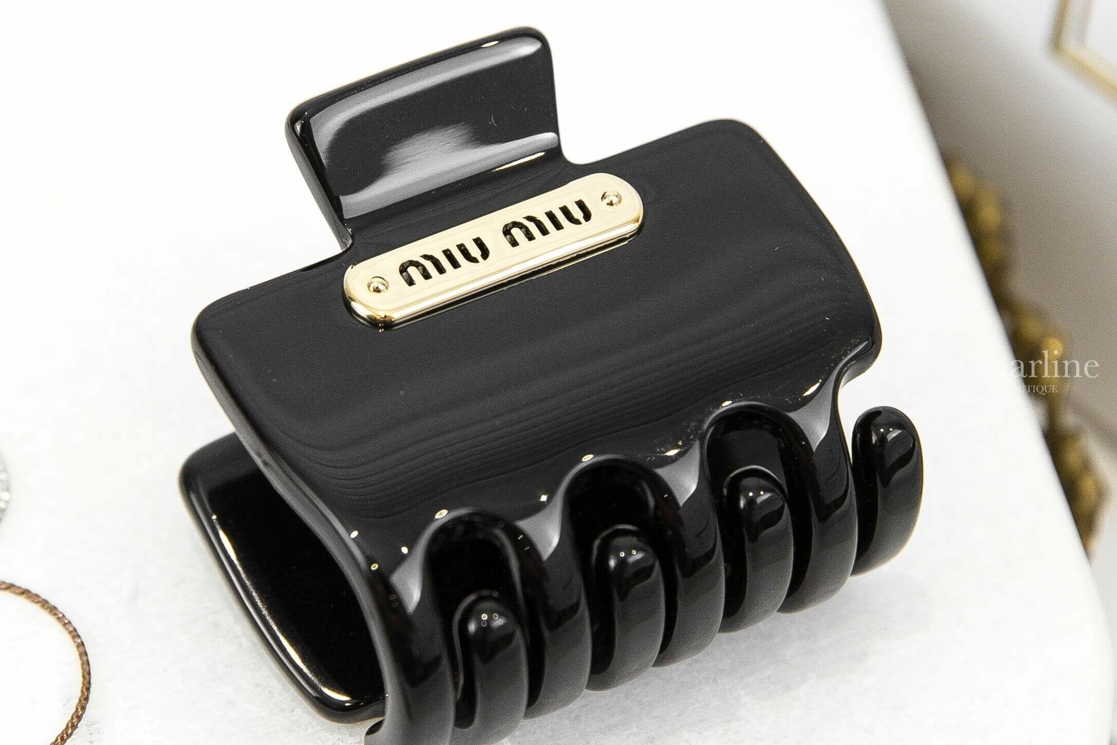 Miu Miu Plexiglas Clip 黑色金色字母髮夾