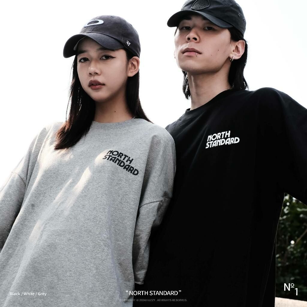 【逢甲 FUZZY】North Standard Tee 潮流 日常 美式 圖案 Logo 短T 短Tee 黑 白 麻灰