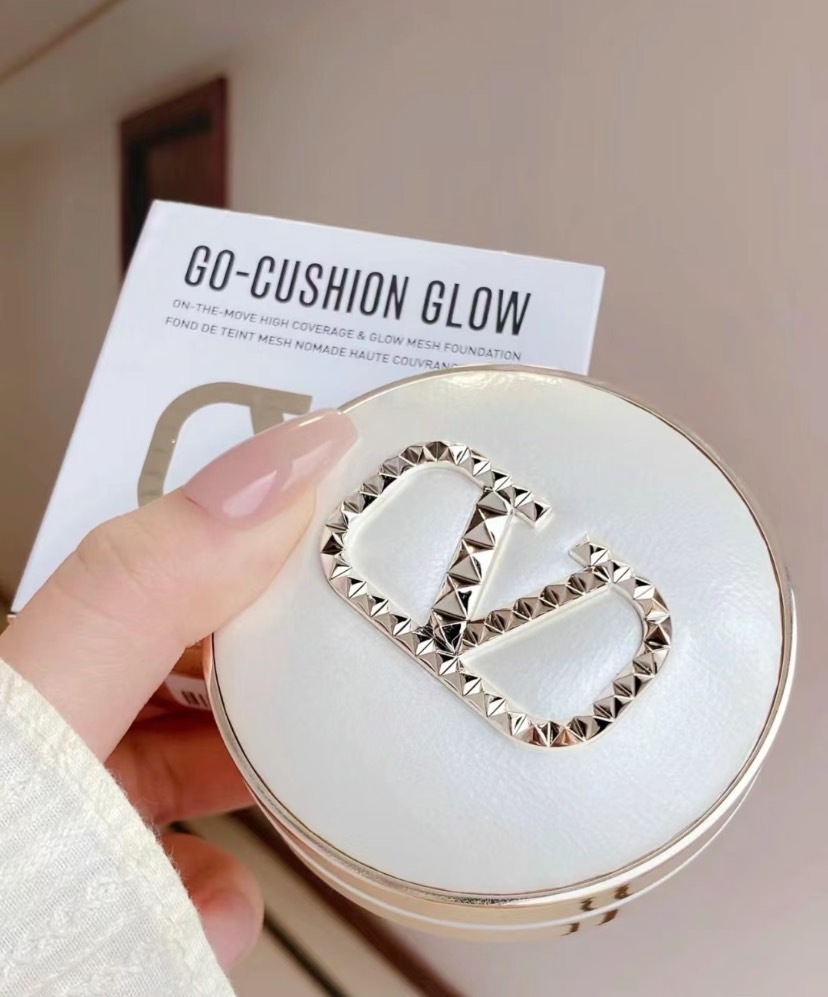 <限時優惠🎀> Valentino 限定 全新上市 傲慢粉氣墊粉餅 白皮革金殼 14g 四色