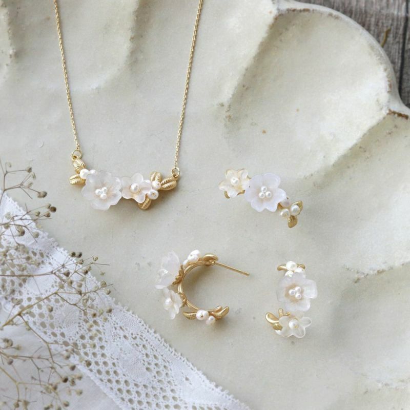 Ayatorie 白色花朵耳環/戒指/頸鏈