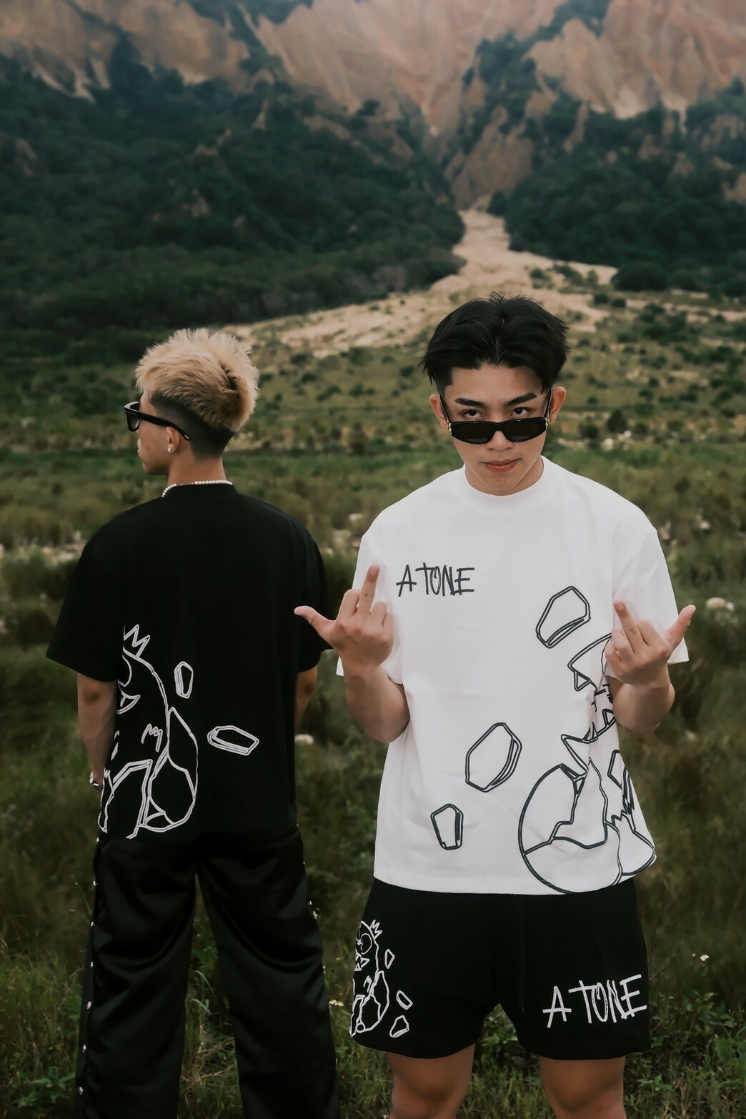 ATONE STUDIO 限定款 手繪描邊恐龍發泡短袖 T 哥吉拉