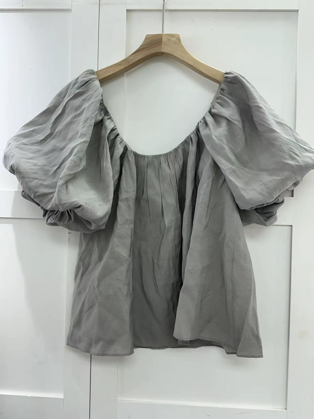 淺灰泡泡袖上衣 -M