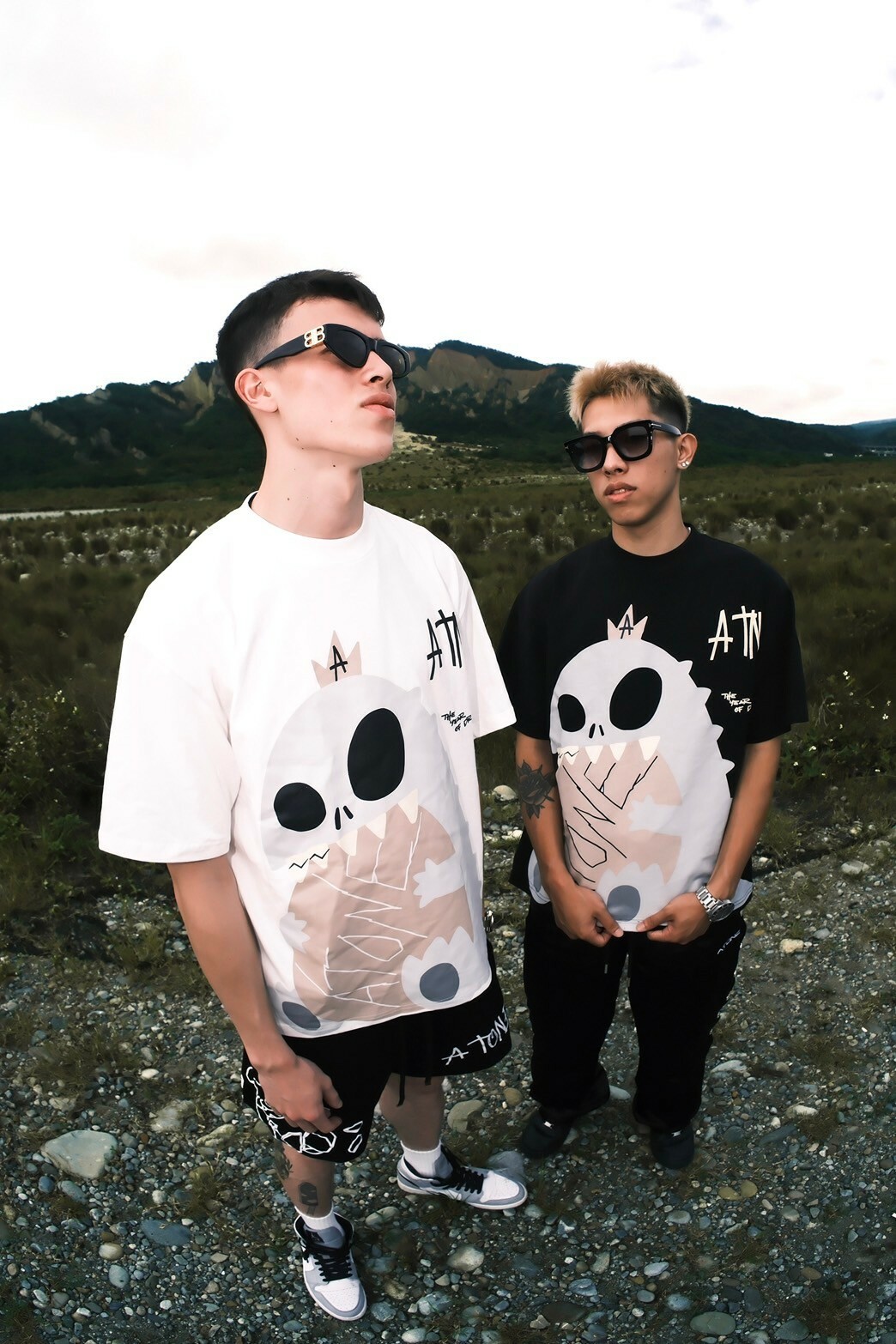 ATONE STUDIO 限定款 手繪色塊恐龍發泡短袖 T 哥吉拉