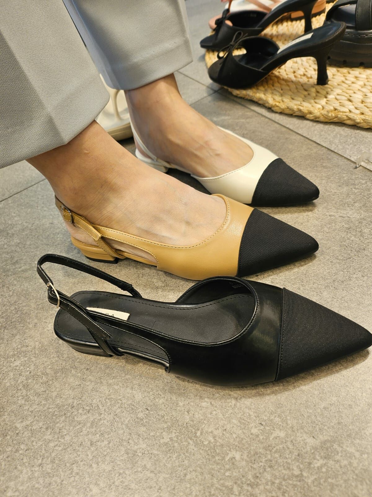 SC2743 小香尖頭拼色平跟鞋 (建議買大一碼)