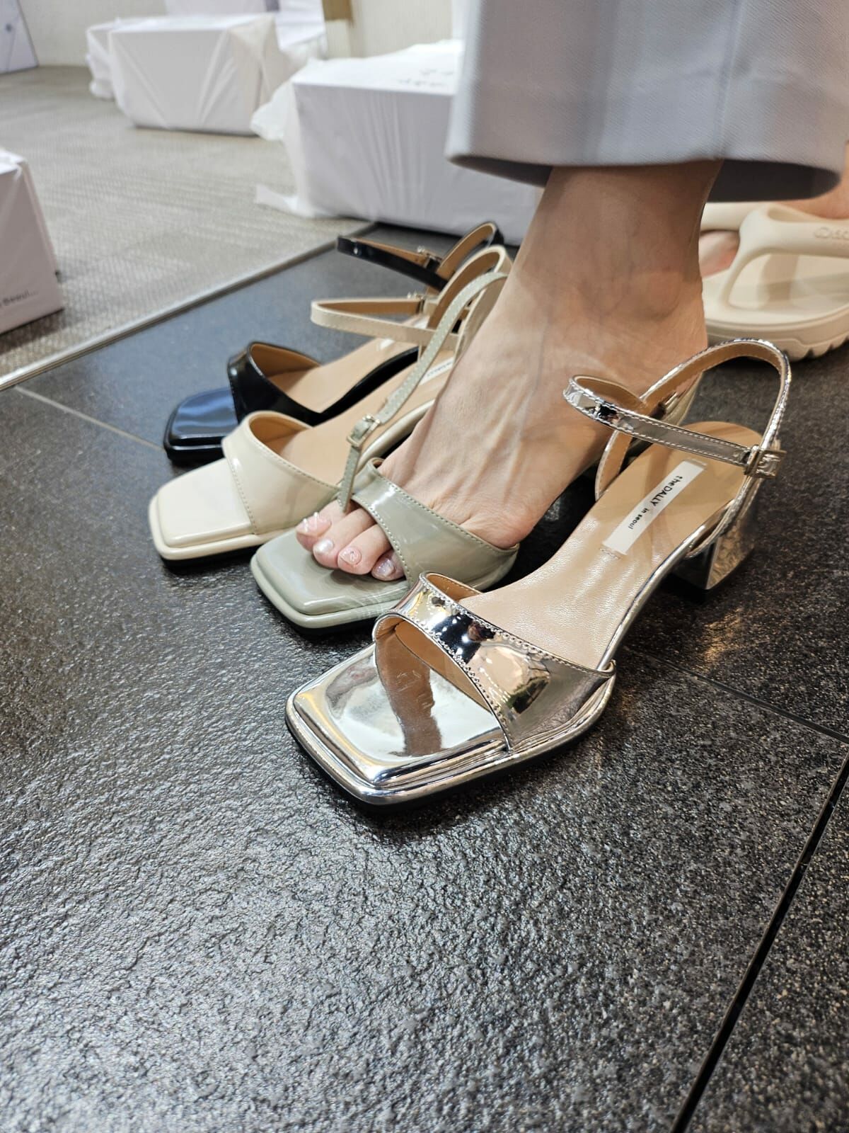 SC2755 亮面帶扣粗踭簡約涼鞋 (建議買大一碼)