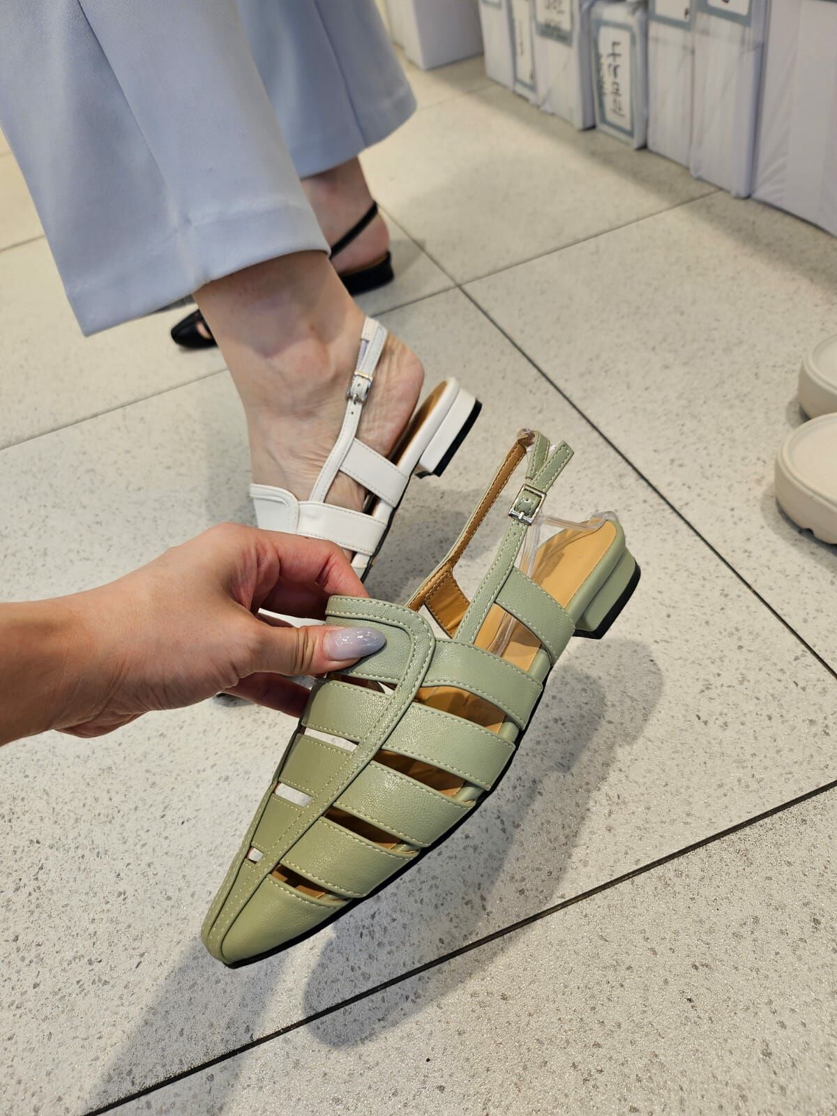 SC2756 編織肩頭平底涼鞋 (足碼)