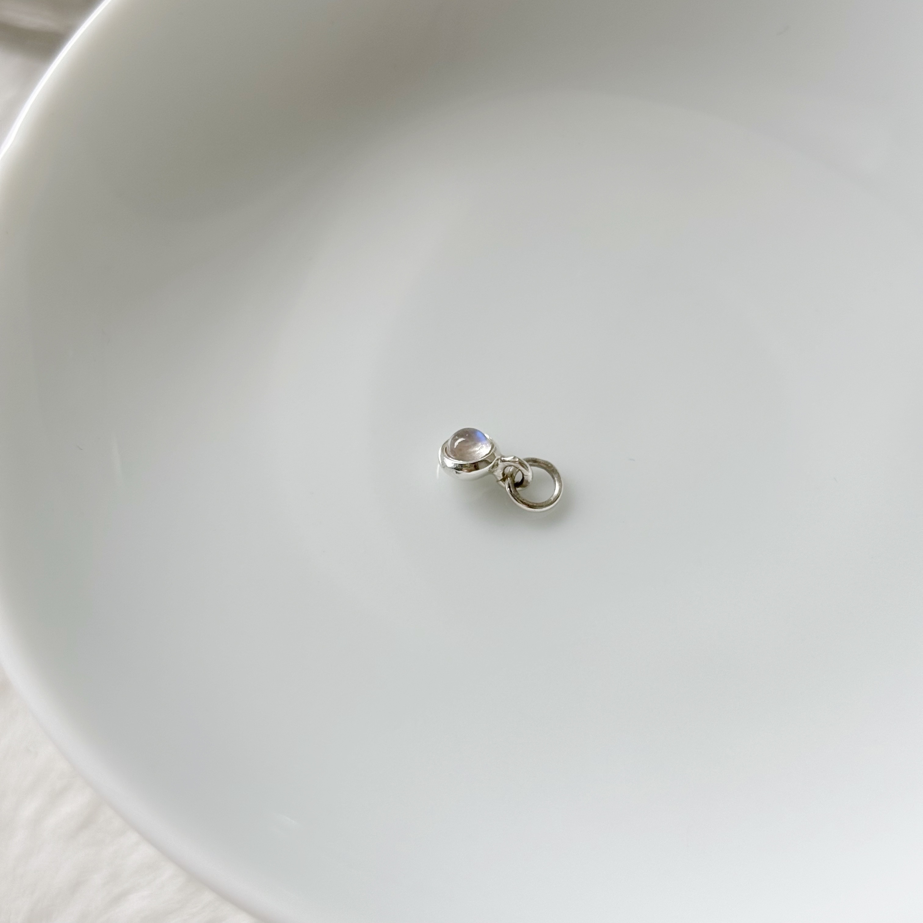 光面小圓月光石耳墜