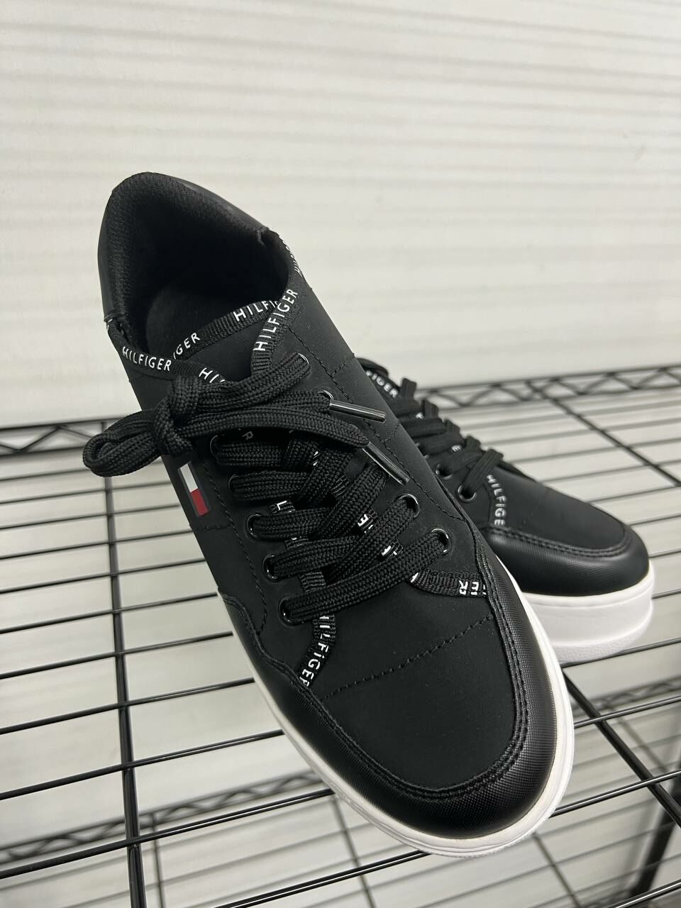 [S] TOMMY HILFIGER CW TOMMY HILFIGER TW GRAZIE,WHITE/BLACK, 196496830242 [FINAL SALE] (STH669)