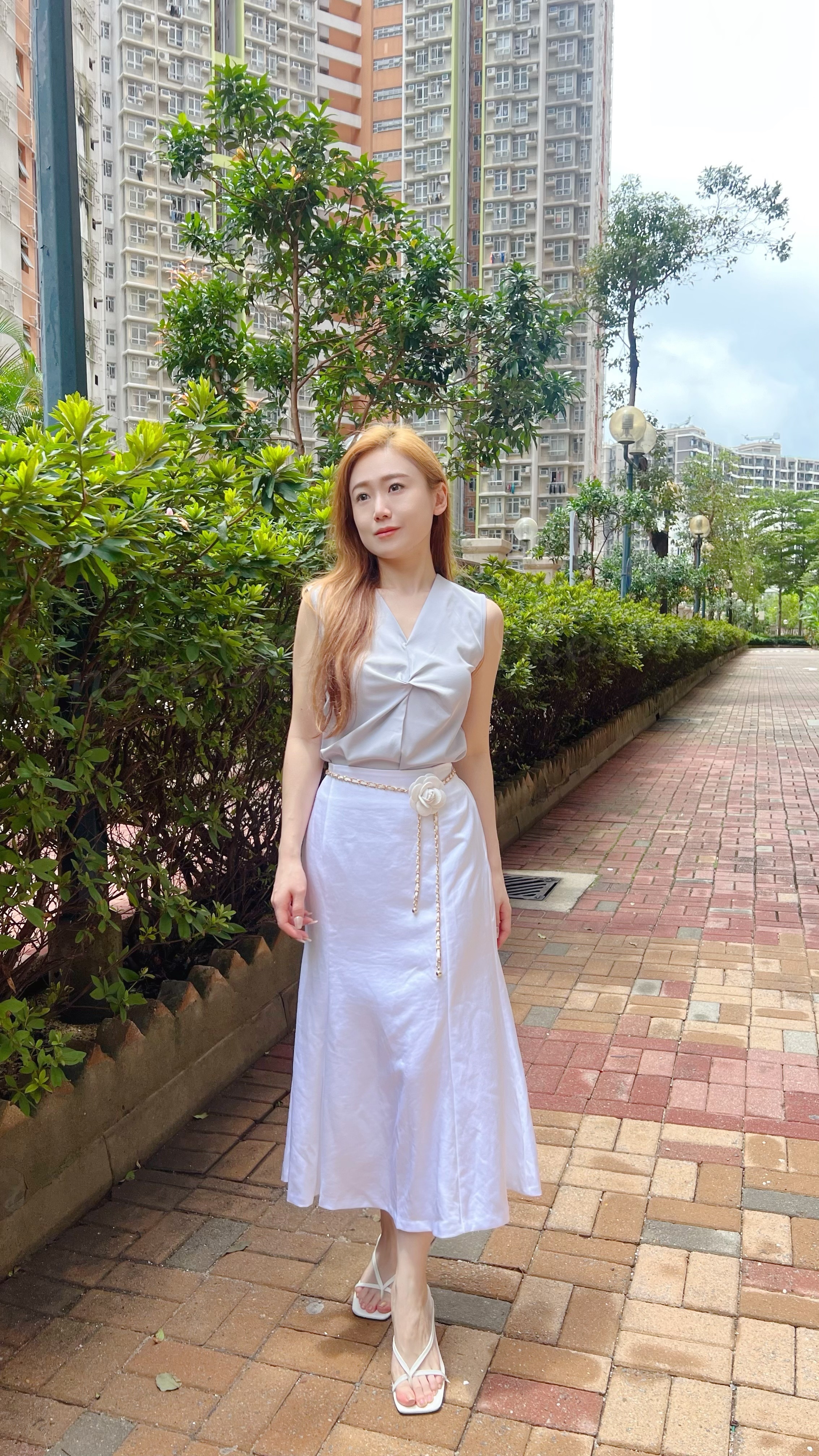 TP24W0619 簡約易襯V領扭結上身