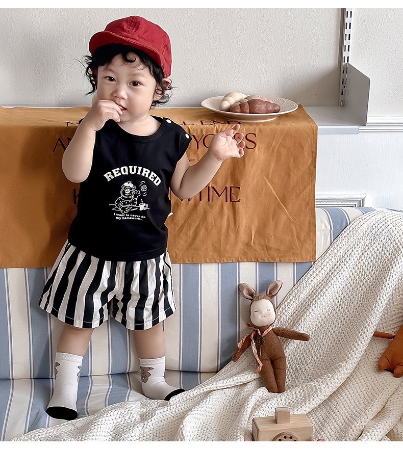 Ins風REQUIRED上衣+條紋短褲