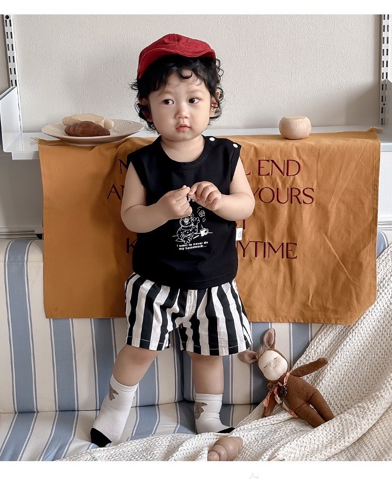 Ins風REQUIRED上衣+條紋短褲