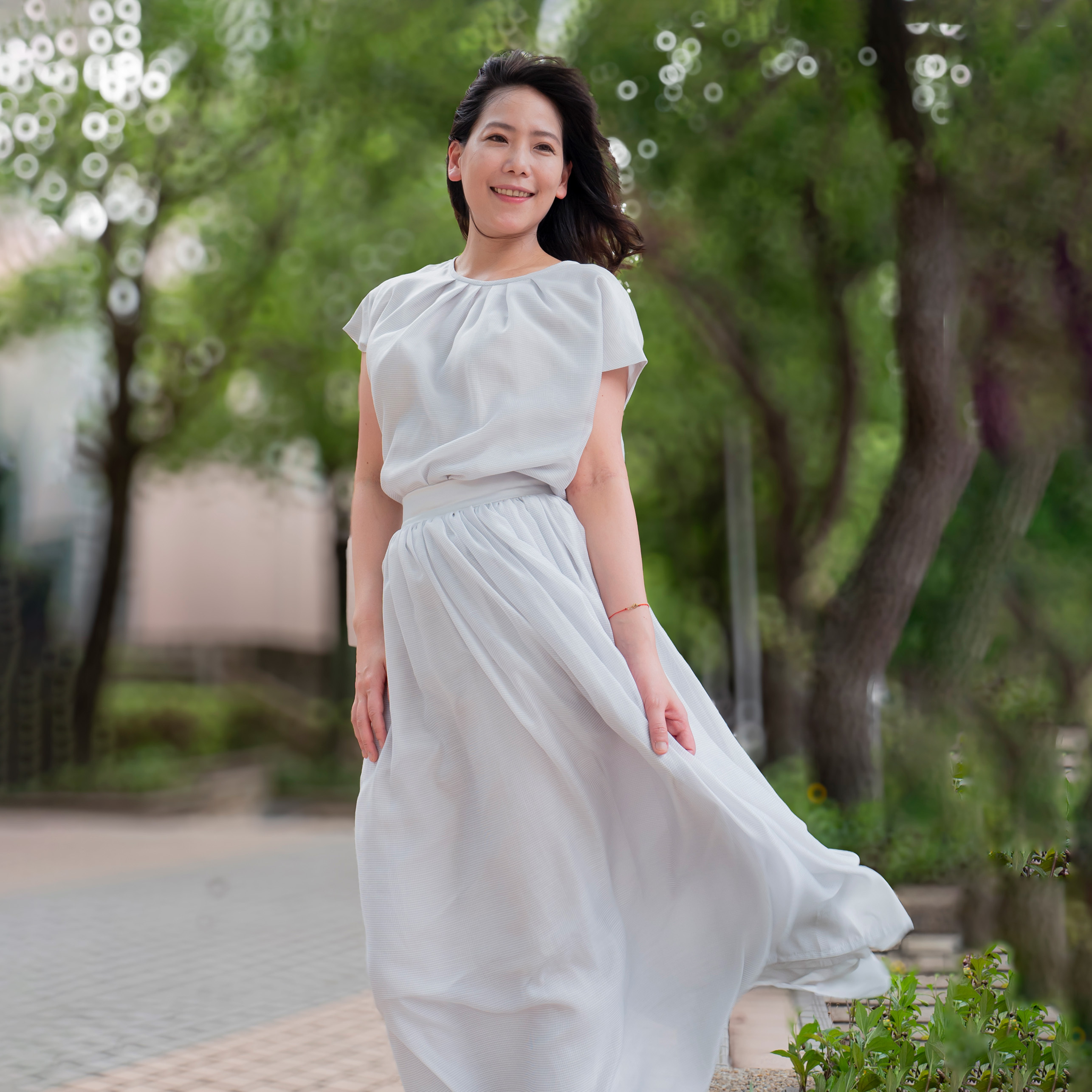 淺灰圓領上衣