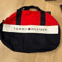 [S] TOMMY HILFIGER 69J9846460 SIG DUFFLE BAG,BLACK MULTTI, 197232391454 (STH670)