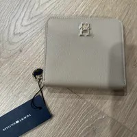 [S] TOMMY HILFIGER 69JAI54200 SMALL ZIP AROUND WALLET,GRAY, 197232547448 (STH675)