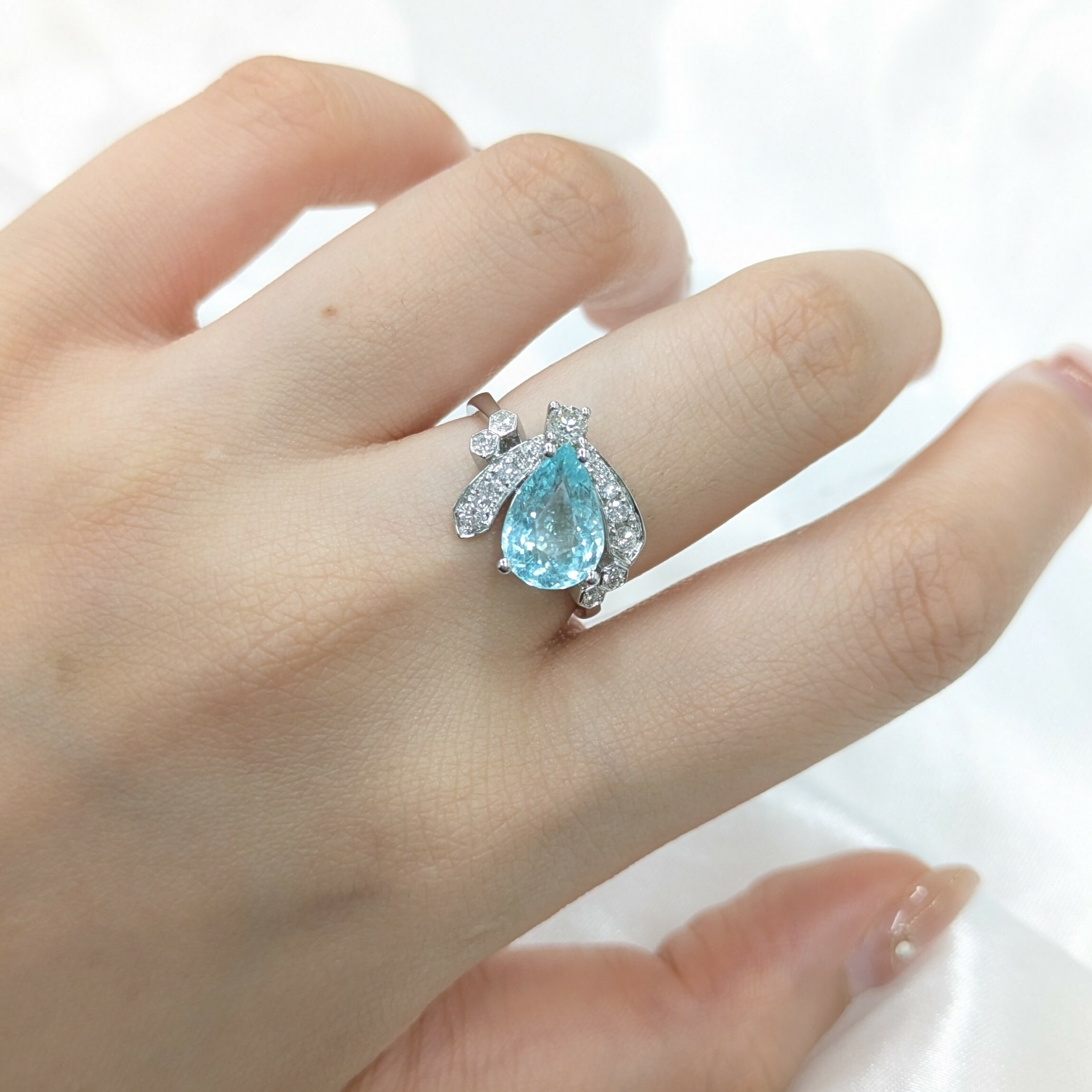 18K White Gold 2.17ct Paraiba and Diamond Ring