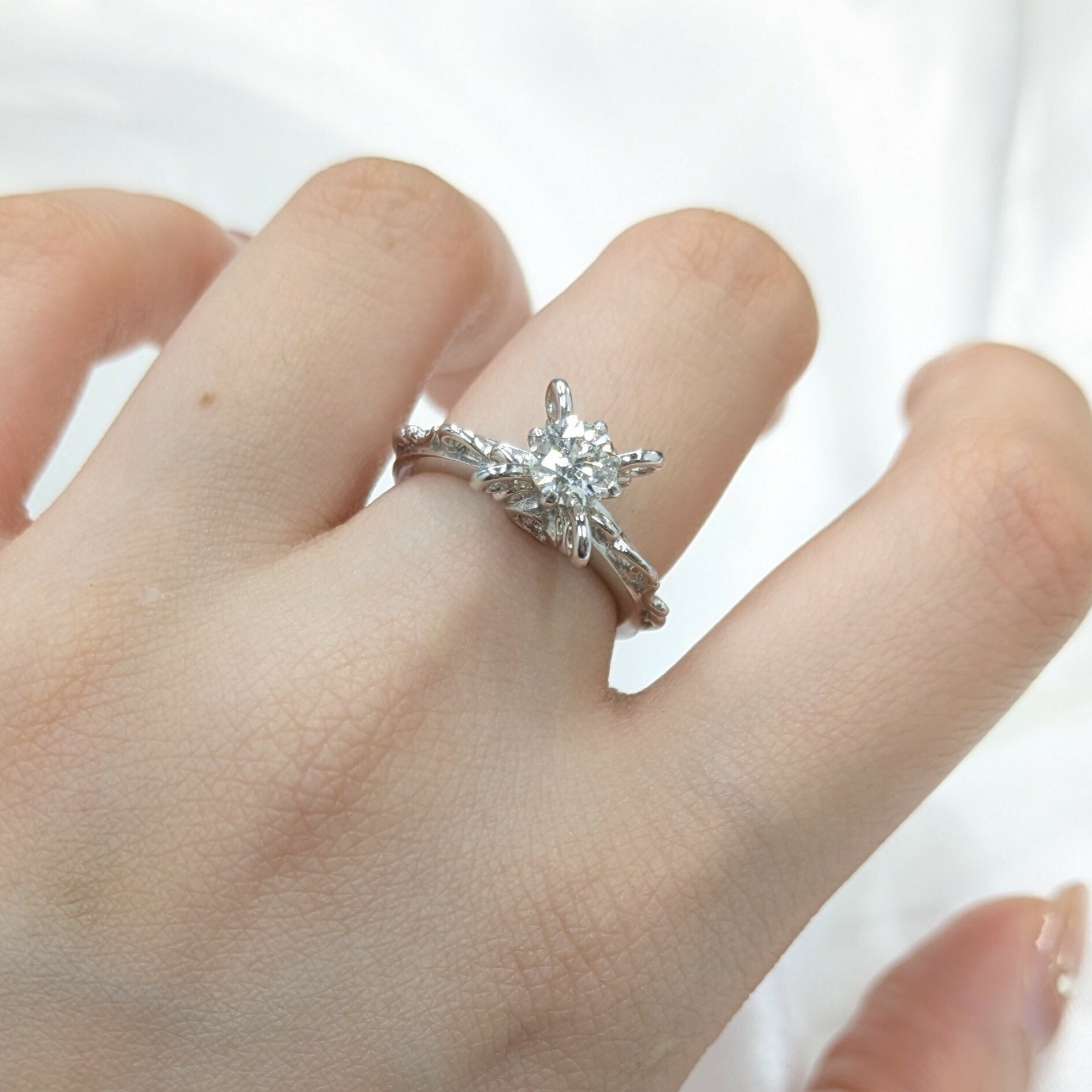 全新18K白金【單粒51份鑽石】配小鑽共56份鑽石戒指