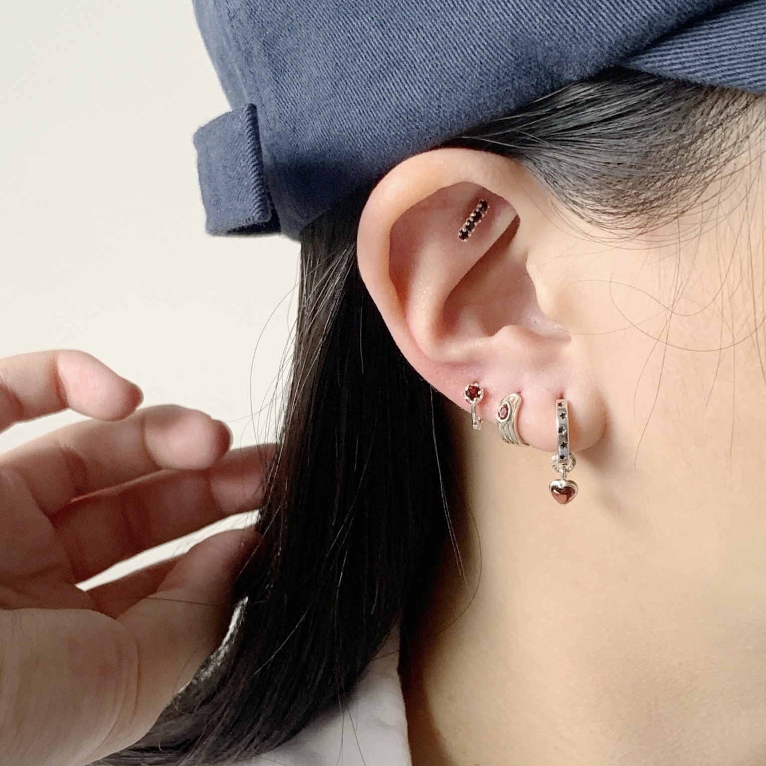 小花六爪石榴石耳骨圈