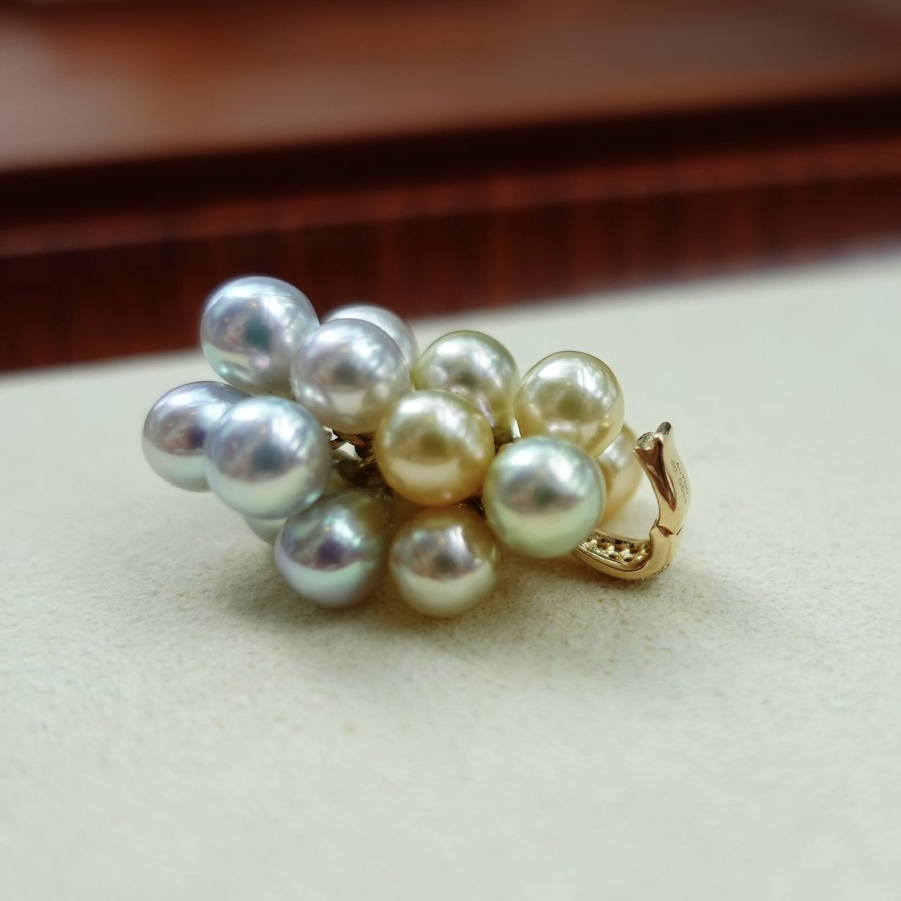 18K金水滴形糖果色Akoya珍珠開口吊墜