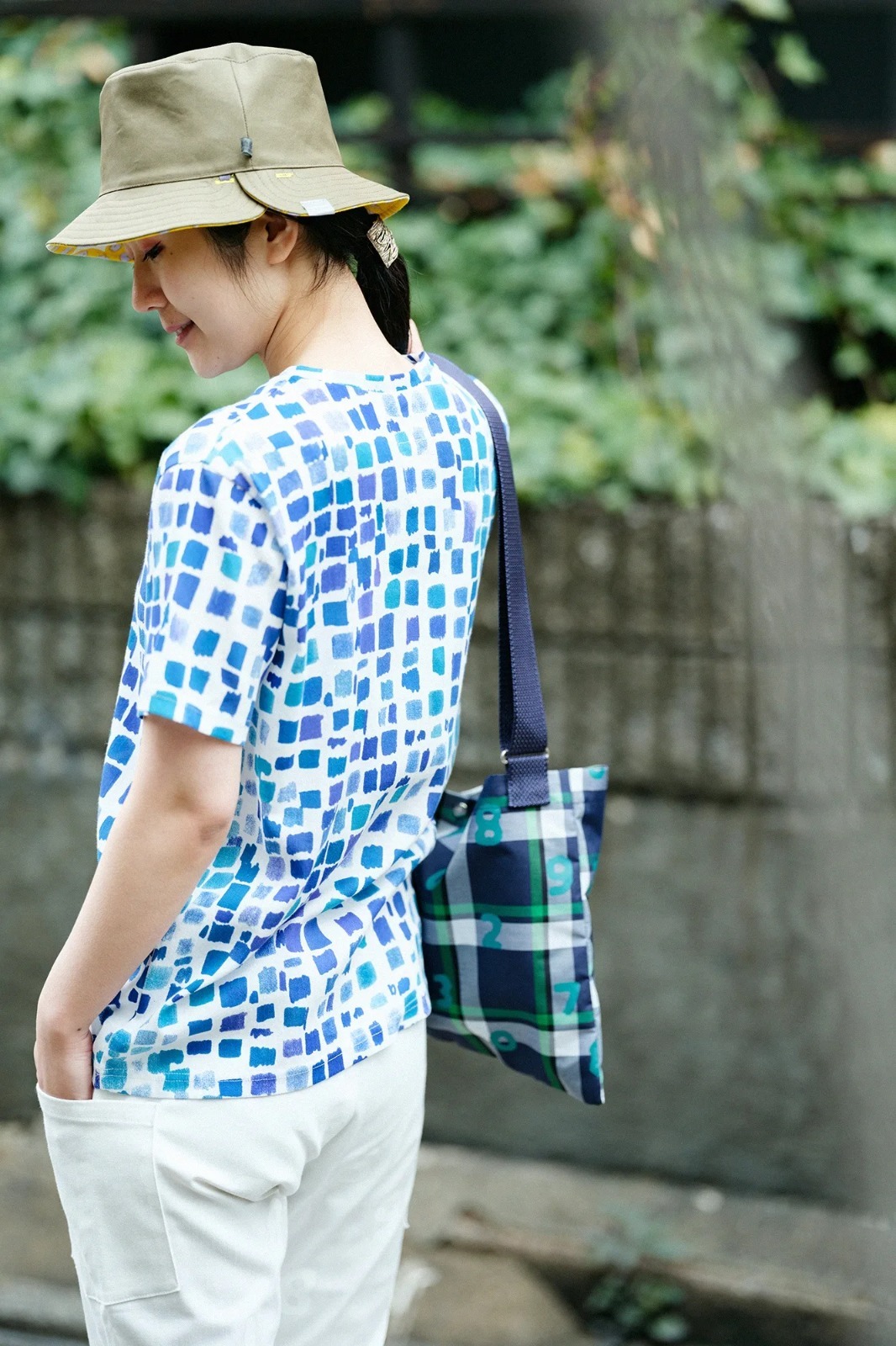 預購 - Sousou 手繪風藍色方格top (京都製)