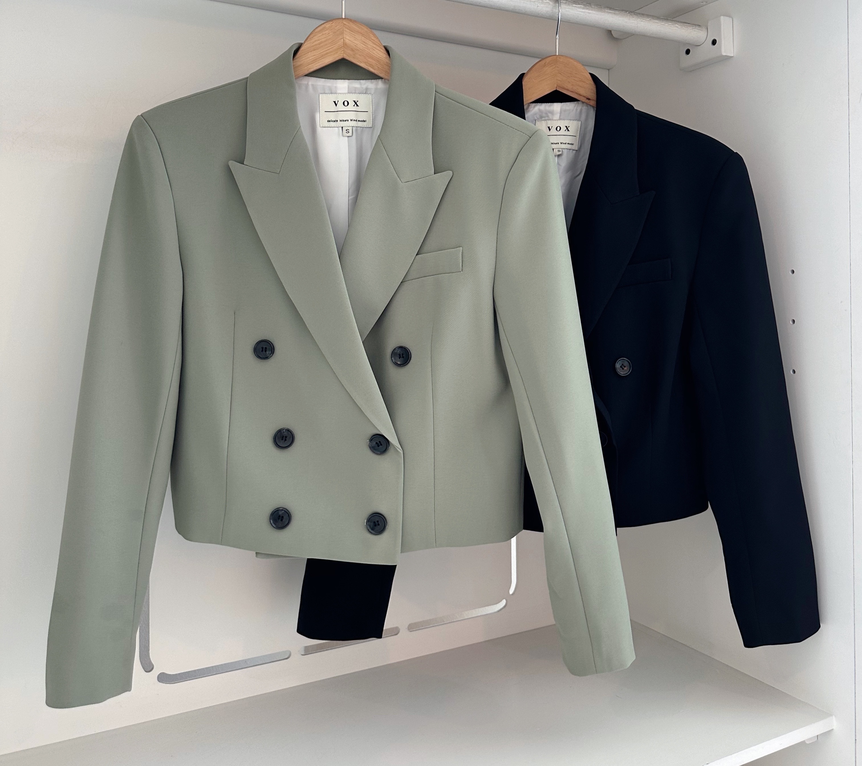 SOLID L/SLEEVE SHORT BLAZER