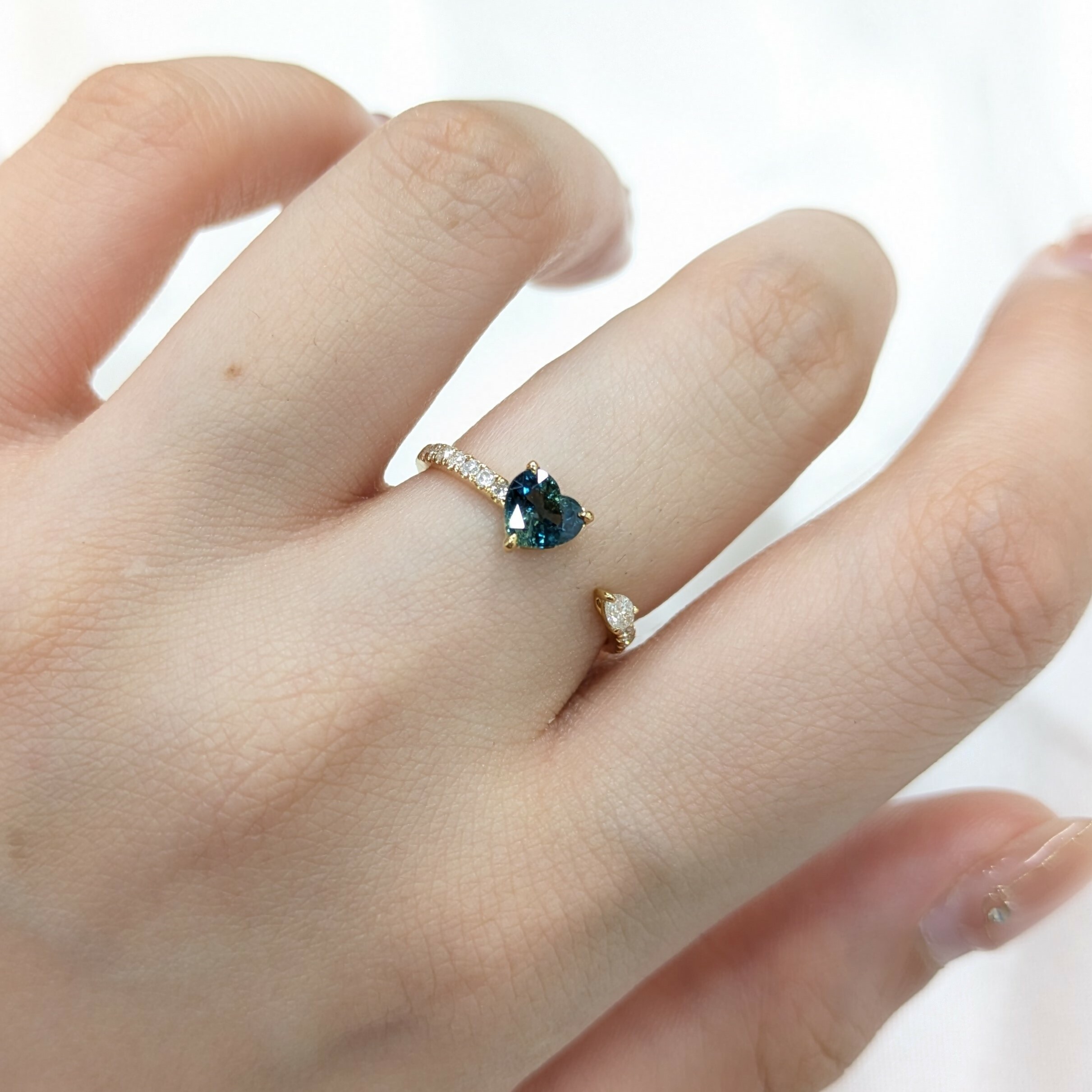 全新18K白金【單粒58份心形粉藍寶石】配19份鑽石戒指