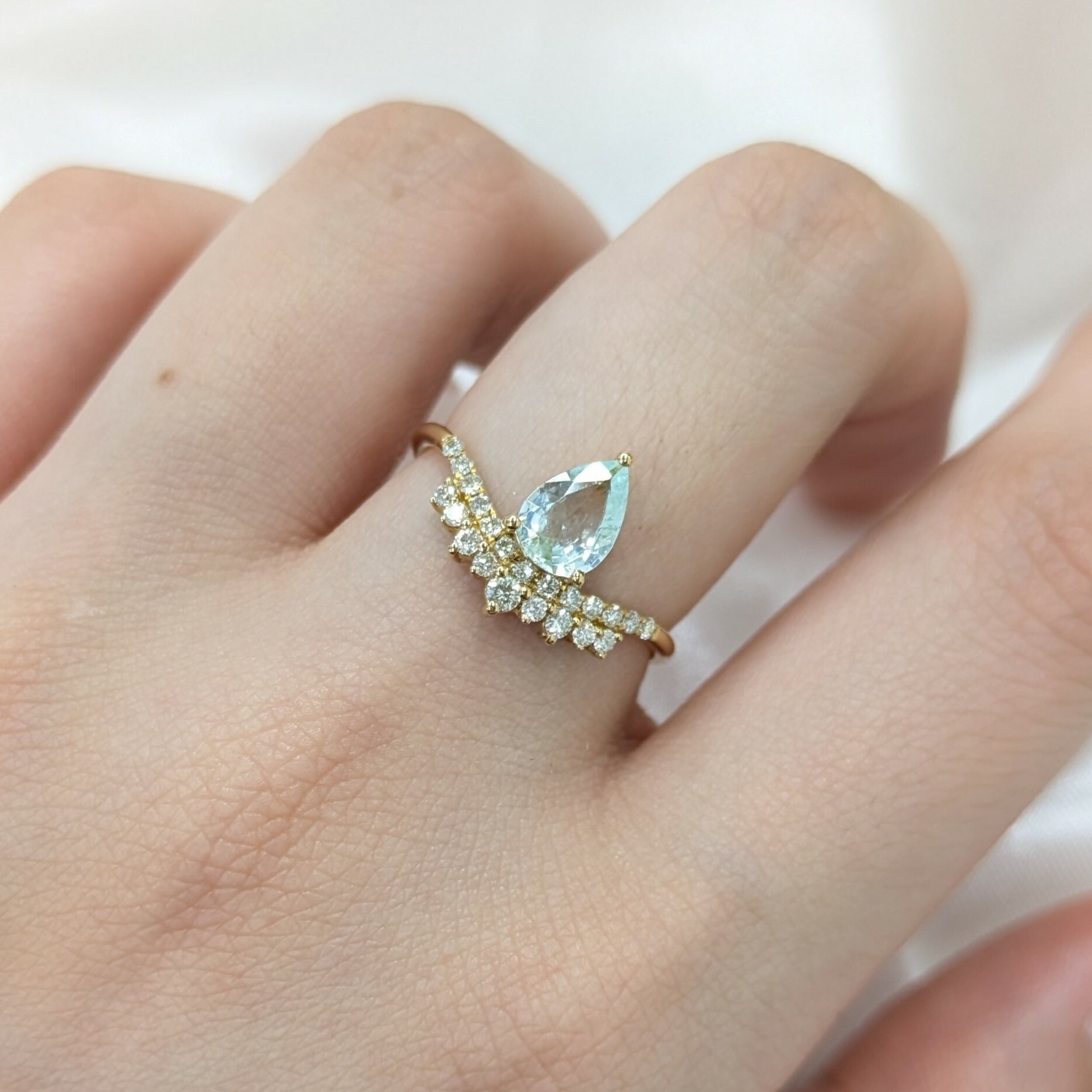 18K Gold 0.50ct Paraiba and Diamond Ring