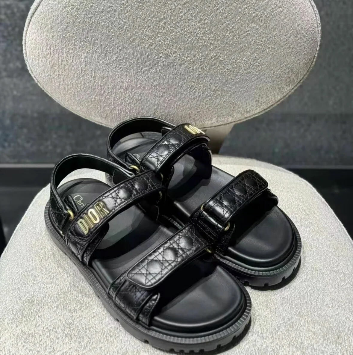 DIOR 黑色百搭涼鞋 -M