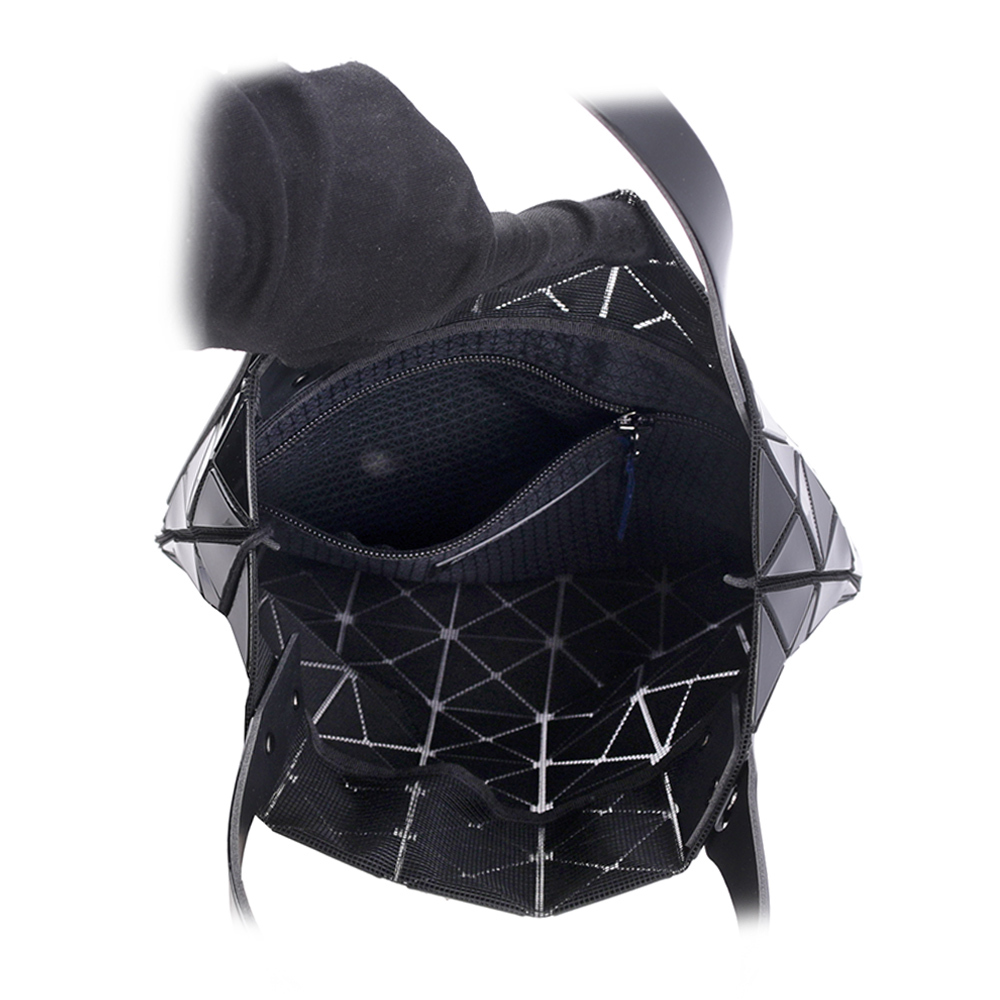 【ISSEY MIYAKE三宅一生】BAO BAO PRISM 7X7 亮面手提包(黑色) AG047 15