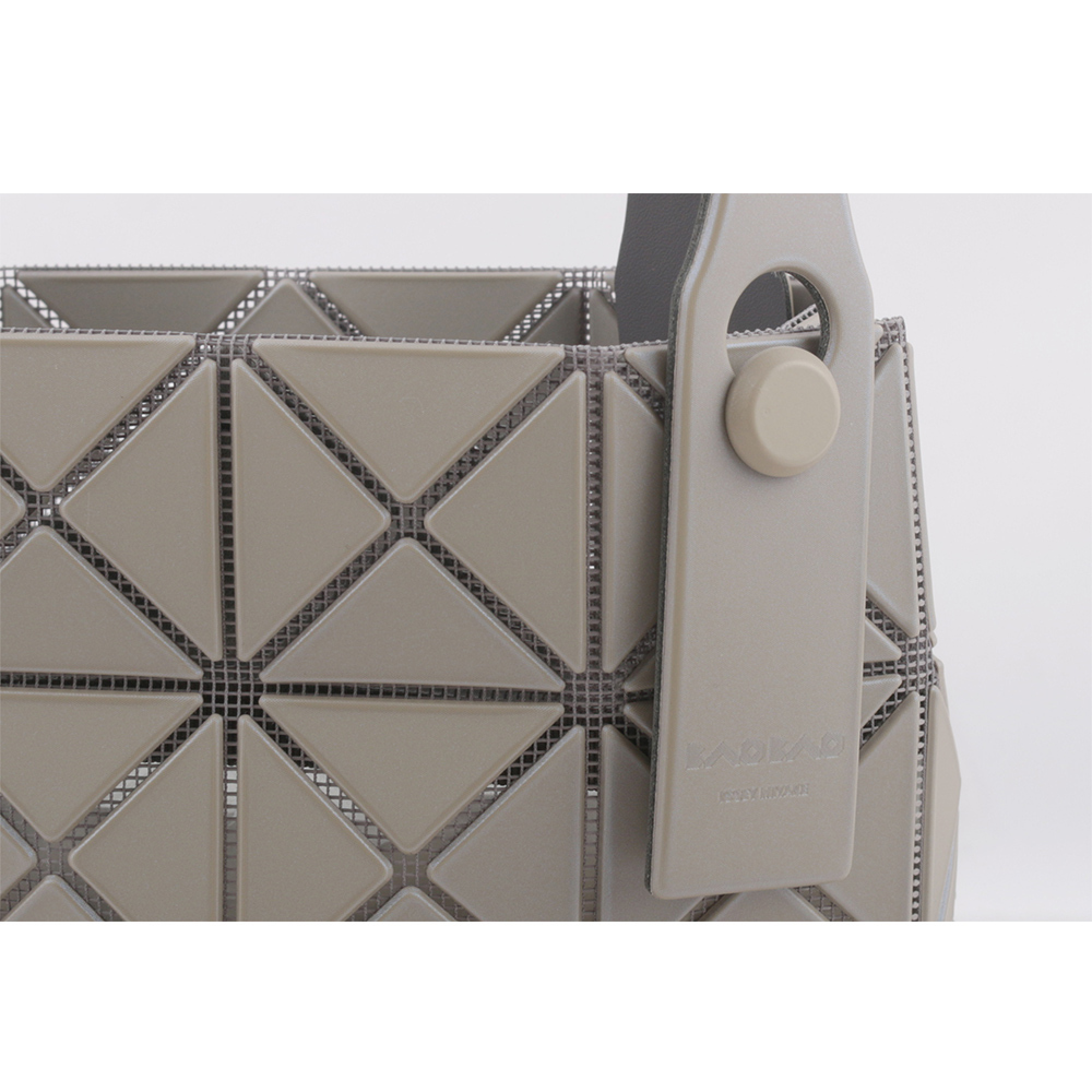 【ISSEY MIYAKE三宅一生】BAO BAO Prism Plus 5X4 霧面迷你手提包(米灰色) AG521 03