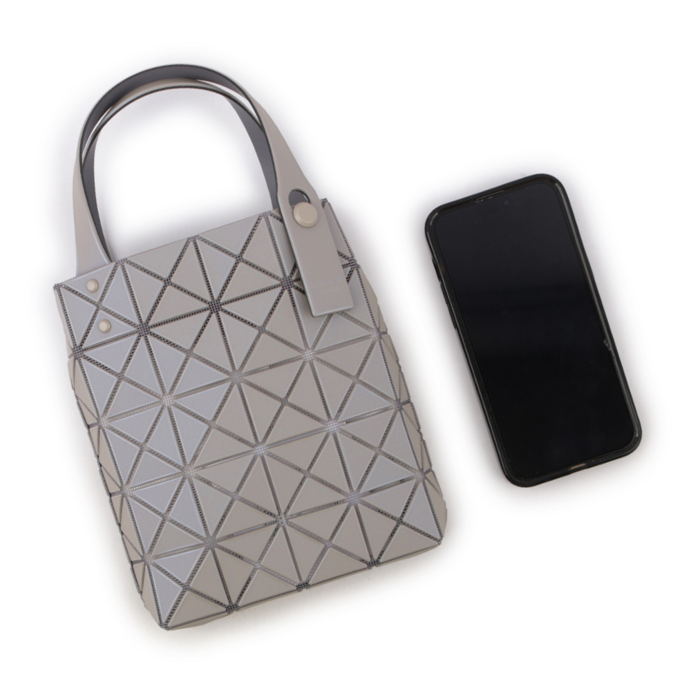 【ISSEY MIYAKE三宅一生】BAO BAO Prism Plus 5X4 霧面迷你手提包(米灰色) AG521 03