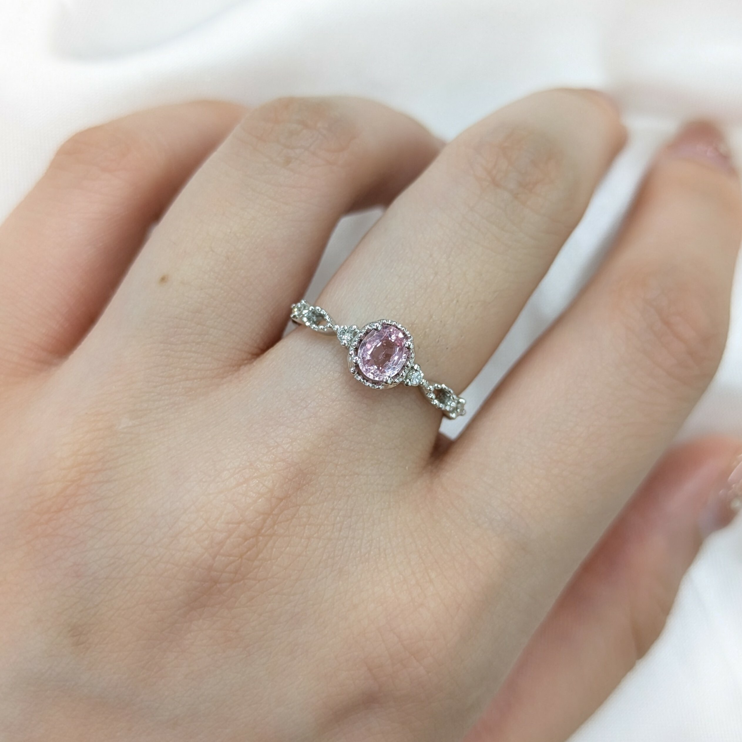 全新18K白金【單粒48份粉紅藍寳】配7份鑽石戒指