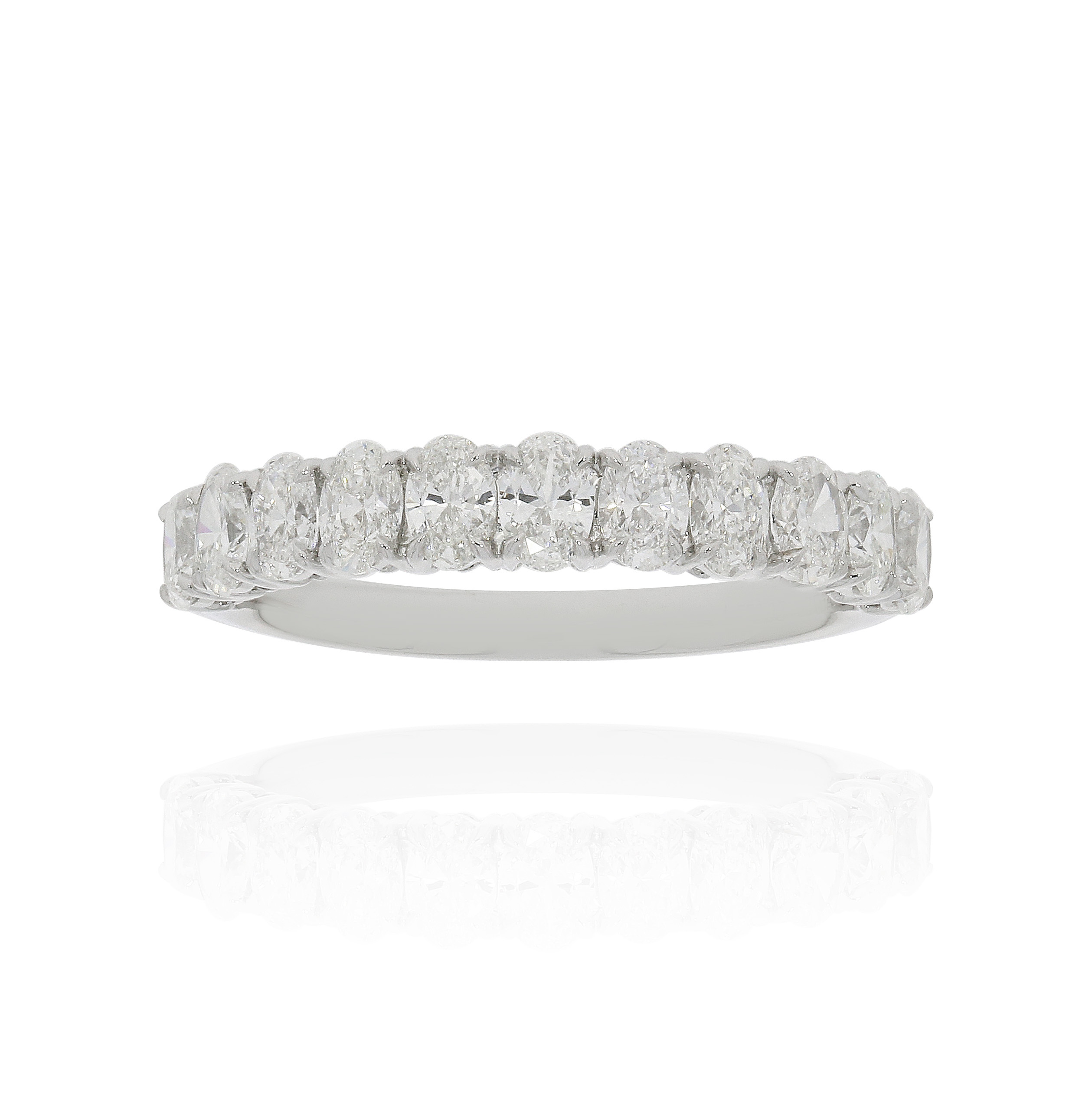 橢圓形切割鑽石排戒