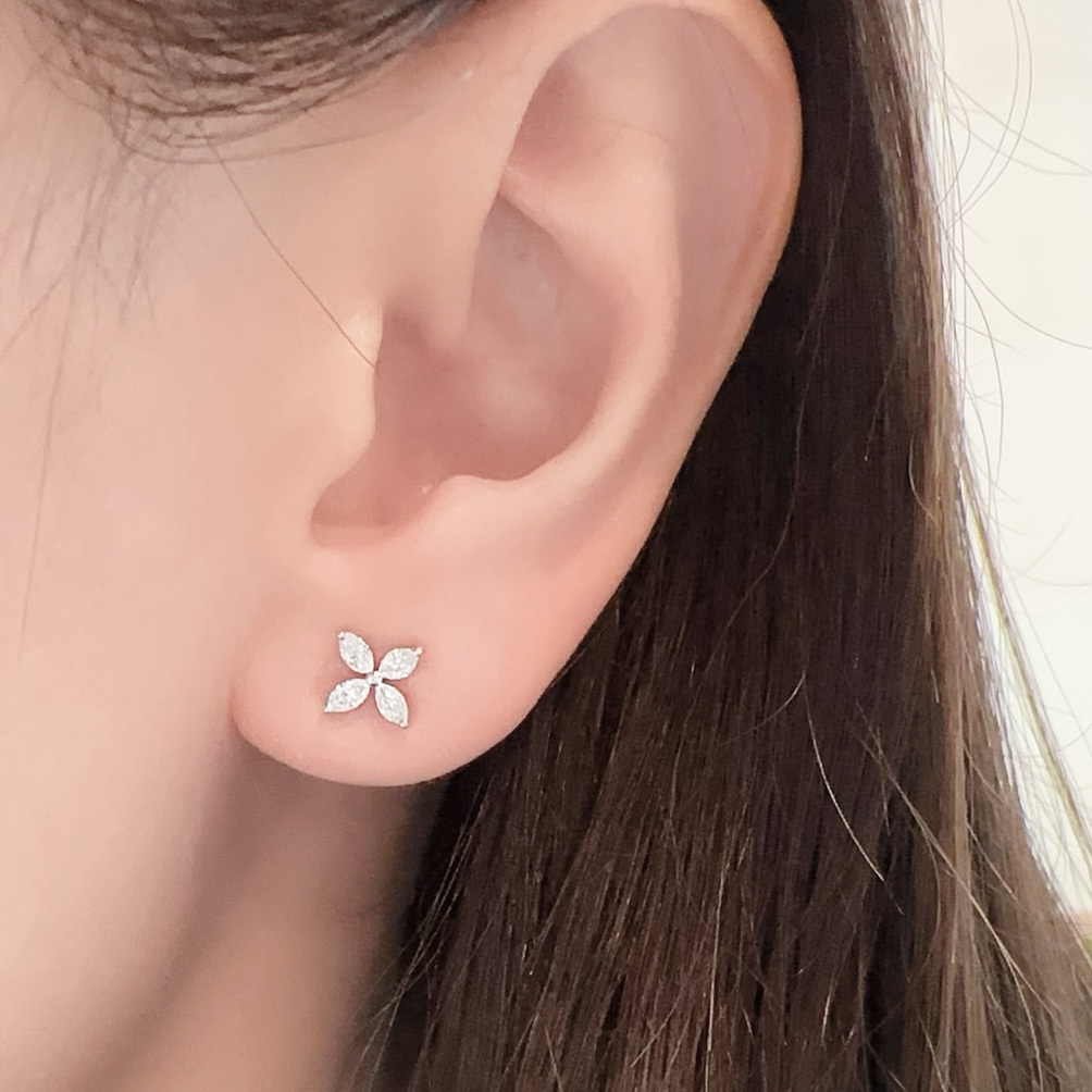 18K 5pt each Diamond Earrings