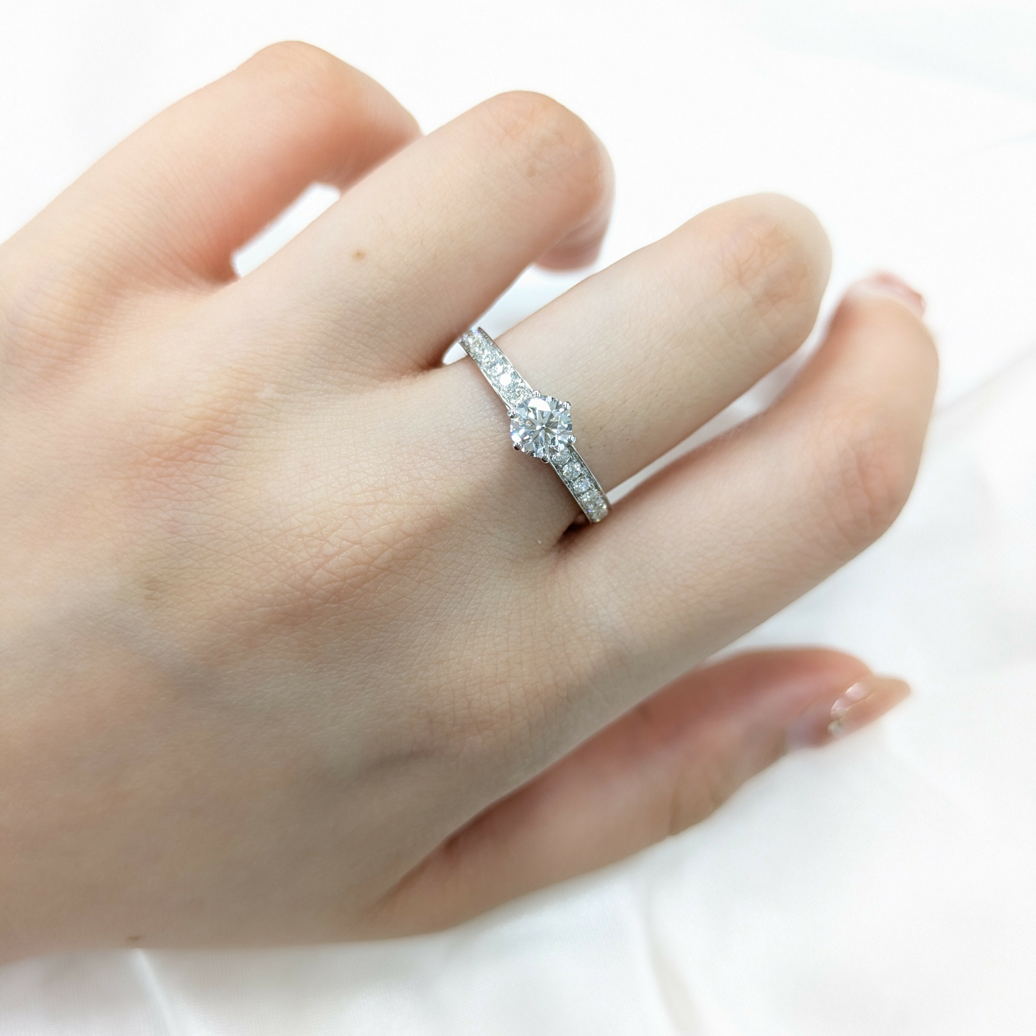 18K White Gold 0.798 GIA Diamond Ring