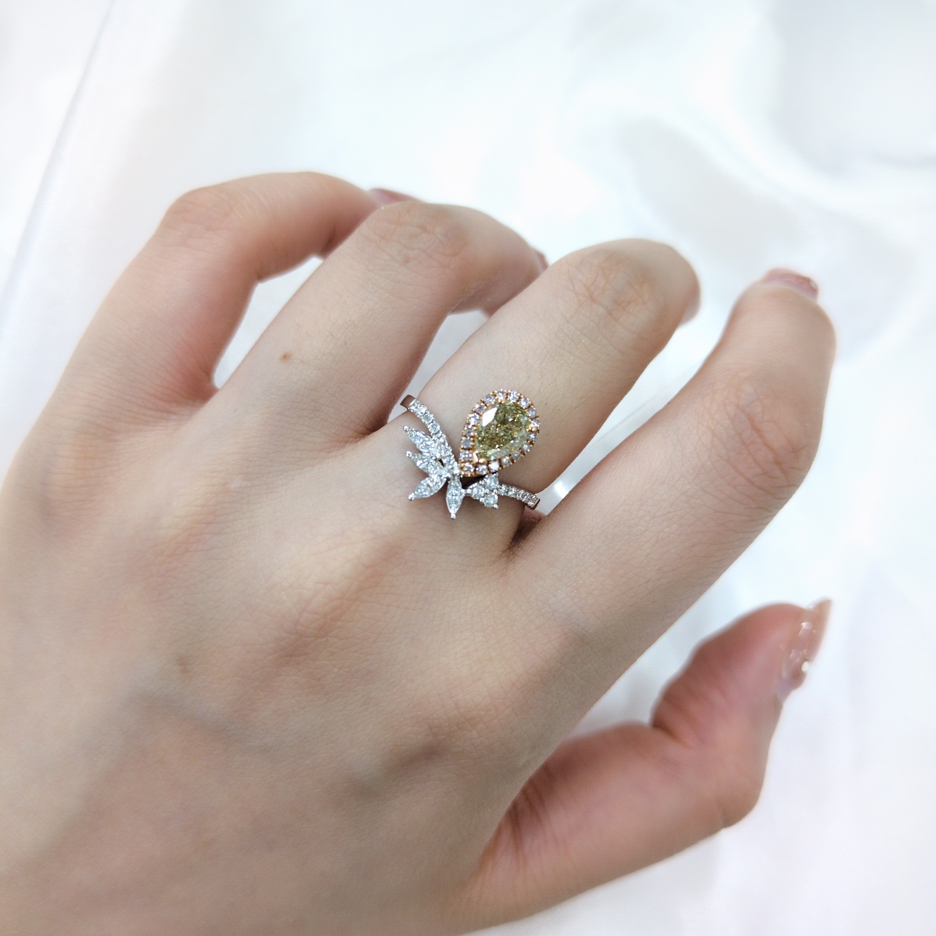 18K Gold 1.10ct Fancy Yellow Pear Shaped Diamond Ring