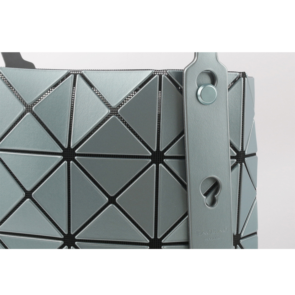 【ISSEY MIYAKE三宅一生】BAO BAO LUCENT BOXY 5X4 金屬色手提包(淺藍色) AG652 71